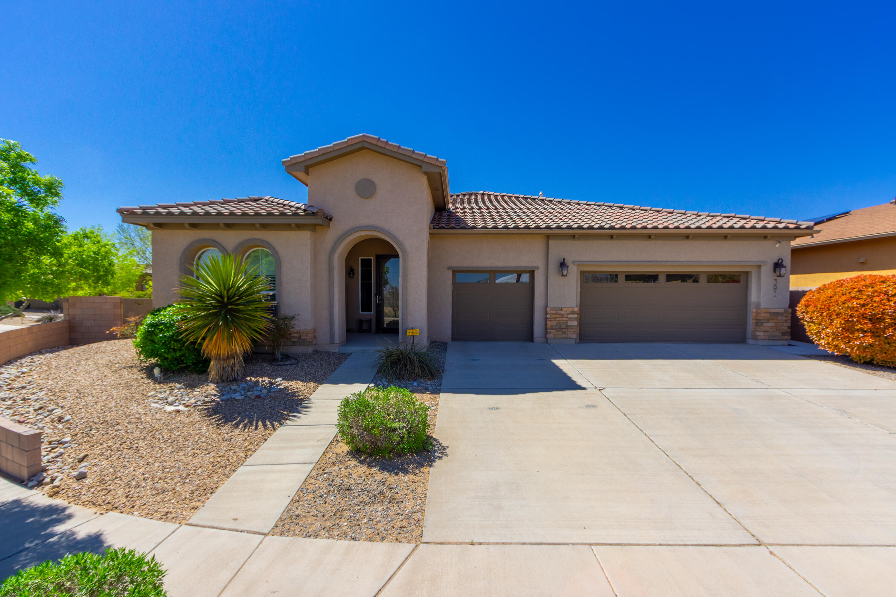 391 Zuni River Circle SW, Los Lunas