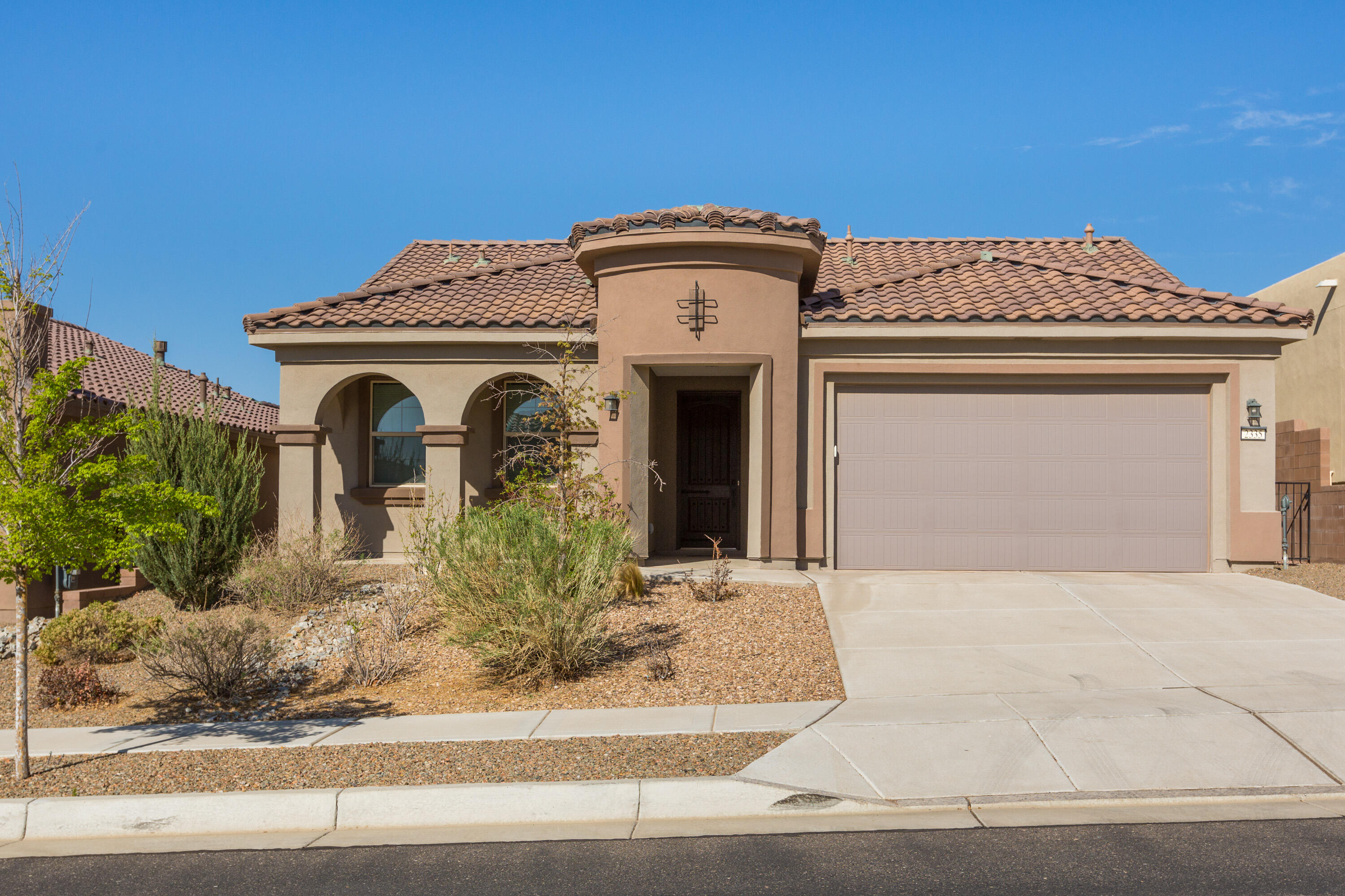 Modern open concept home in Del Webb 55+ active, gated community! Light-filled kitchen flows seamlessly to the gathering room & dining area. Stylish light wood cabinets, granite counters, SS appliances, grand kitchen island w/ bar seating and pendant lighting. Corner fireplace, 8ft sliding door, modern light fixtures, and 9 ft ceilings make this home a stand-out! Primary suite boasts an ensuite bathroom equipped with spacious double vanity, frameless shower door to step-in shower with bench seat and complete with walk-in closet. Split floor plan with guest bedroom and bathroom on opposite side of living space. Lg covered patio with beautiful but low maintenance yard--turf, trees & native shrubs. Finished garage w/ built-in work bench and utility sink. Great community amenities!