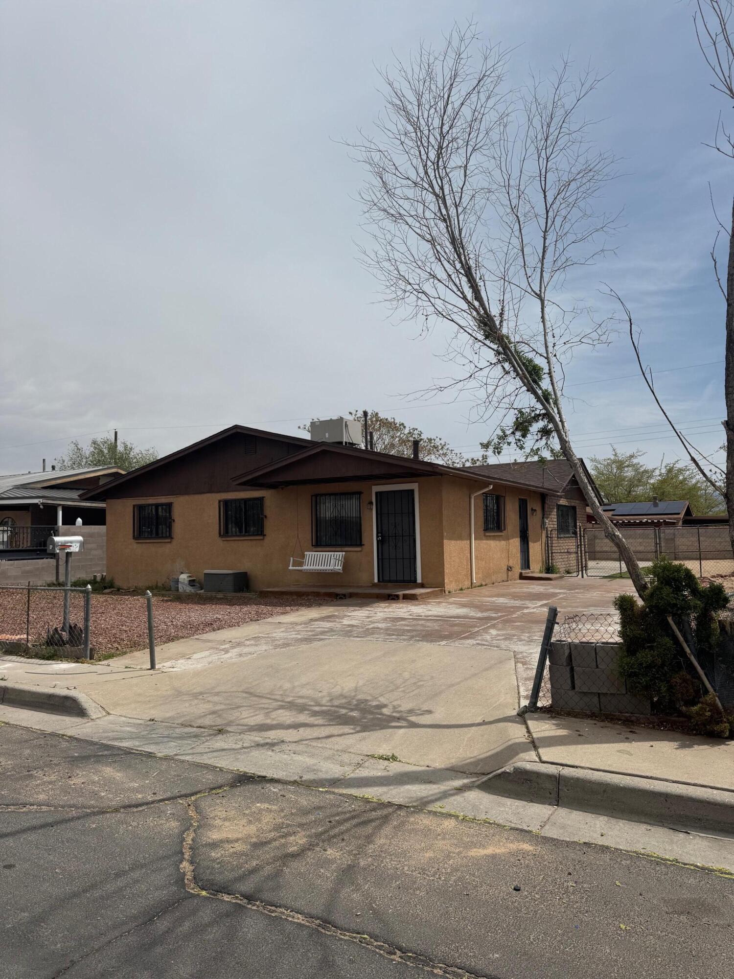 1512 55TH Street NW Albuquerque, NM 87105