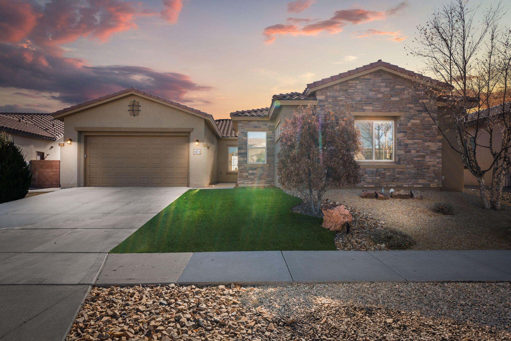 Stunning 1-story Cottonwood Pulte floor plan in the gated Tres Colinas community of Loma Colorado, offering breathtakingSandiaMountain & city views. Features a private guest suite with living area, bedroom, and en-suite bath. The open-concept design seamlessly connects themain living room, formal dining, and kitchen with oversized island, built-in gas appliances, dark wood cabinetry, and granite countertops. Spacious owner'ssuite,private den/office, and oversized garage with workshop. Beautifully landscaped yard, perfect for outdoor living. A truly exceptional home for luxury andcomfort.