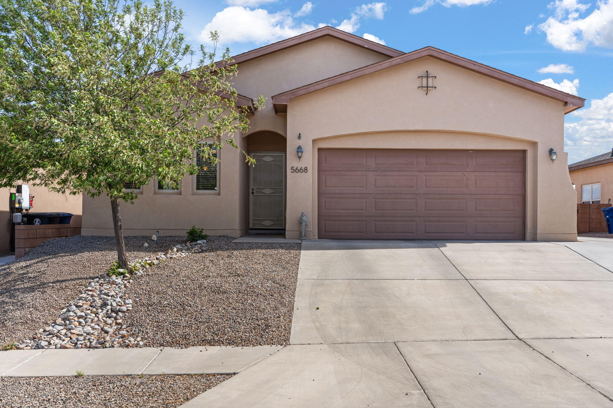 VIEWS, VIEWS, VIEWS! This amazing home backs up to the national park with breath taking views. Enjoy the summer with a custom kitchen in the backyard and large patio with ceiling fans. Have extra toys? This house has an RV pad on the side of the house for extra parking. Hard wood floors inside along with tile. Its easy to see the time and care the owners put into upgrading this home. Enjoy the benefits of an HOA without the payment. This street is the only street in the neighborhood without an HOA. Location could not be more perfect. Minutes to the cottonwood corridor for shopping, food, and entertainment. Homes with views like this wont last long!
