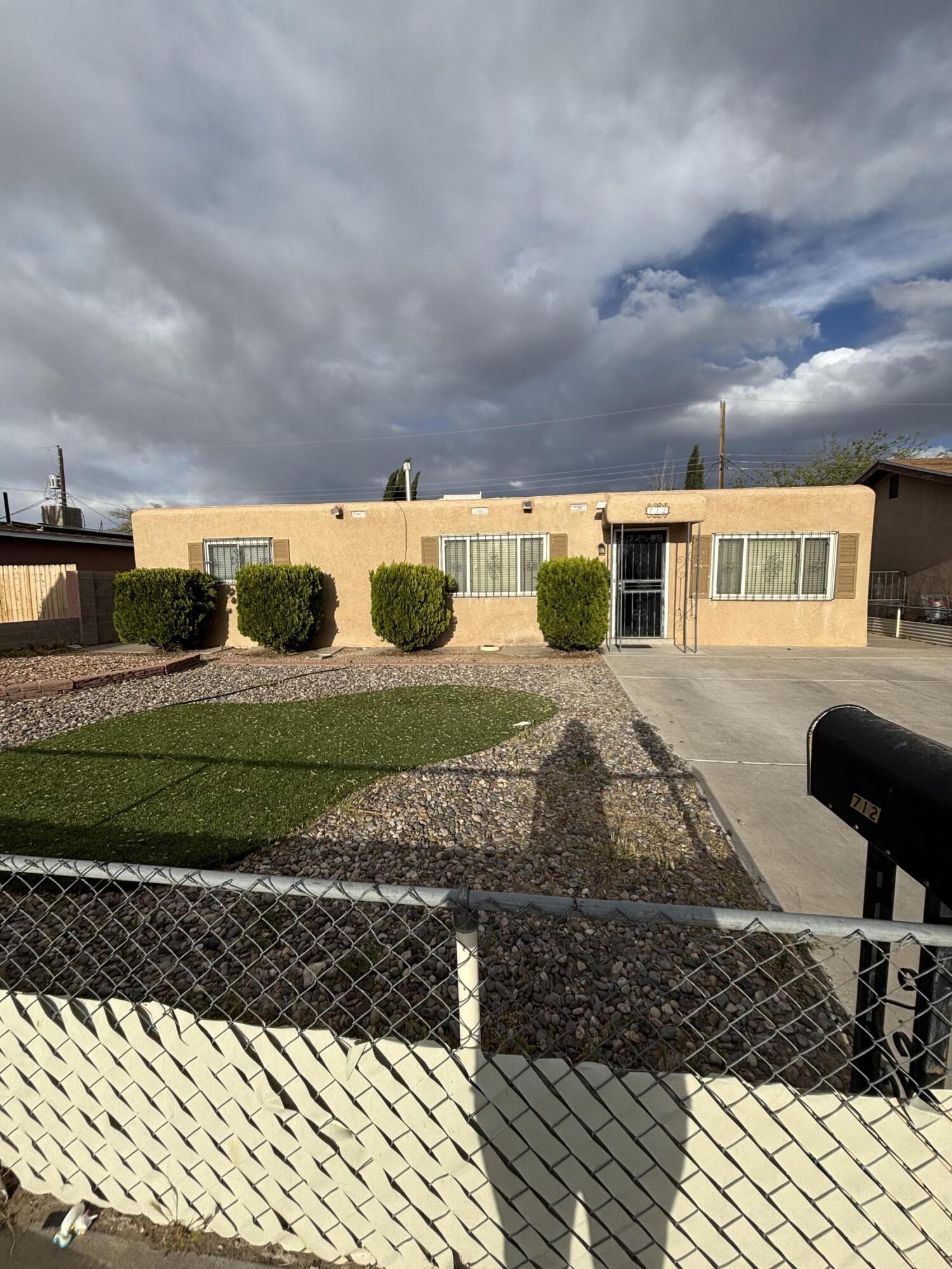This is a great starter home or someone looking to downgrade.  This home is ready for new owners to enjoy!It's Well Cared for and loved.The 2 living room is great for everyone.  Maintenance free backyard. Newer laminate floors, water heater, master cool.Let's get you moving!