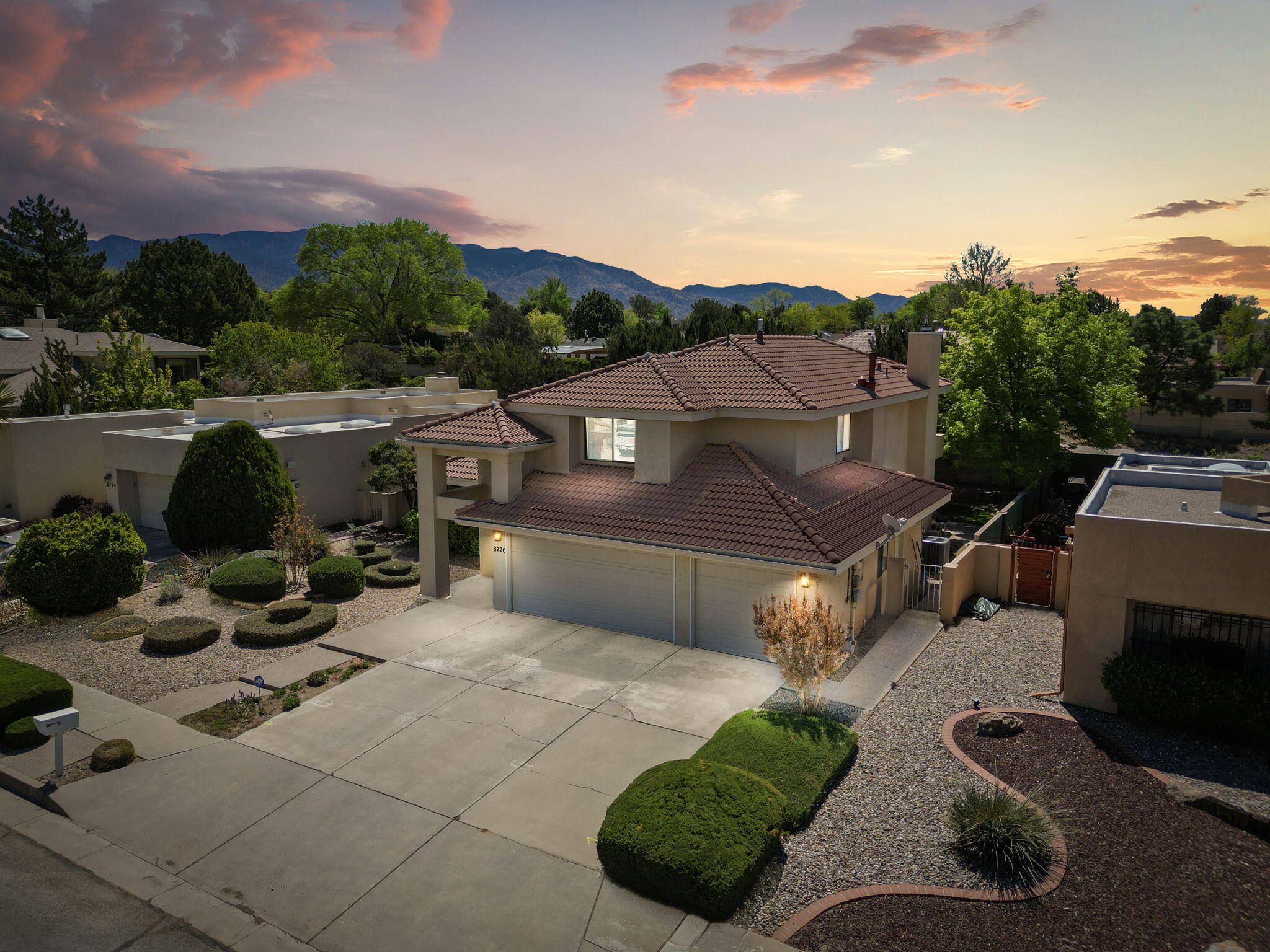 Live Your Best Life in Canyon Run! Get ready for a lifestyle upgrade in this stunning Inman home, nestled in the heart of the sought-after Canyon Run neighborhood. This isn't just a place to live - it's your launchpad for fun, connection, and effortless style! Step onto gorgeous, newly installed in 2024 Luxury Vinyl Plank flooring that flows through the majority of the bright, open-concept main home. It's beautiful, durable, and ready for real life - pets, kids, and parties  welcome! Spanning over 3,000 sq ft, this 5-bedroom, 3-bath beauty offers incredible flexibility. Downstairs features a guest suite and two separate living spaces - think bedroom, game room, home office, or chill-out zone!