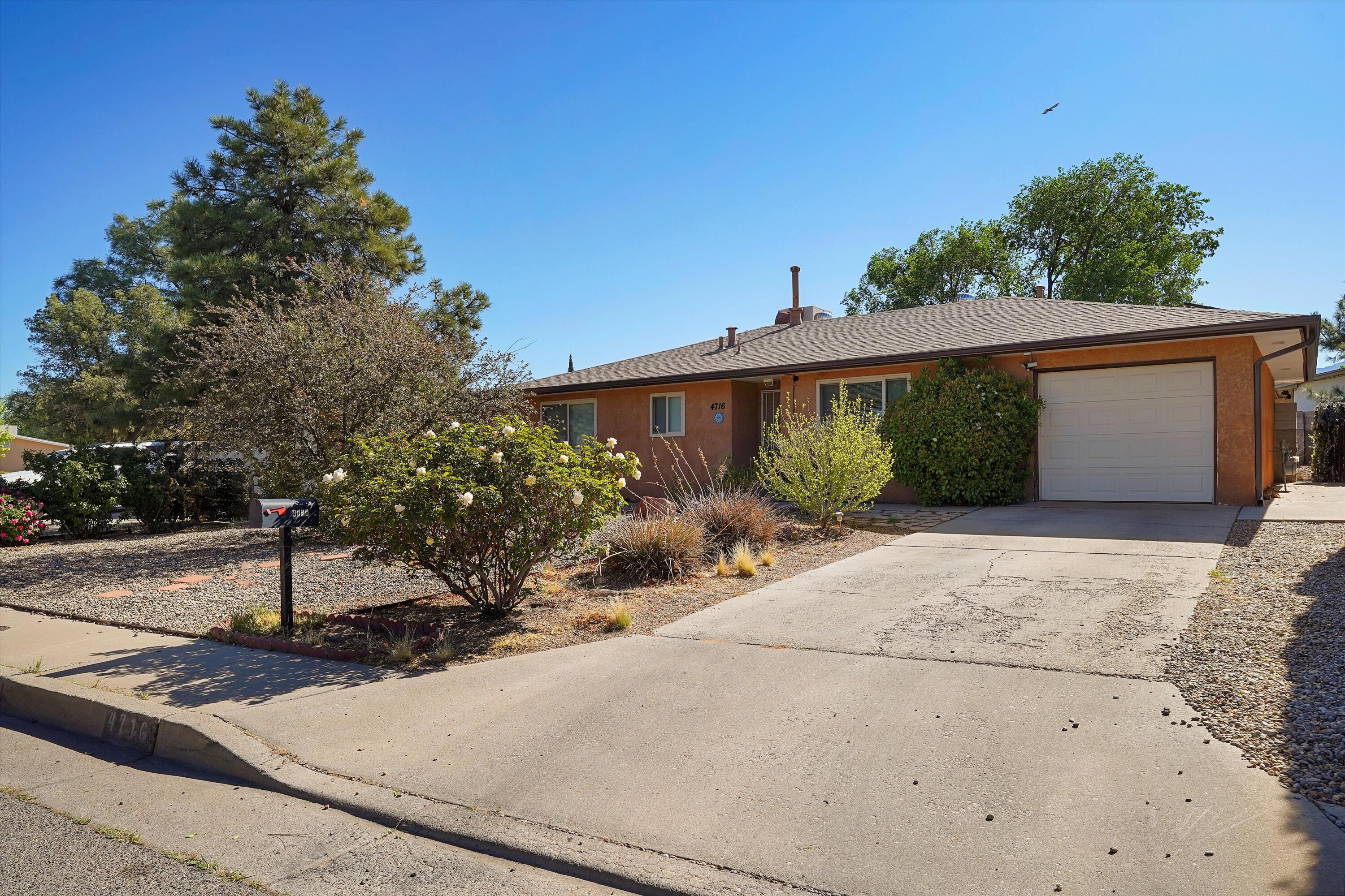 4716 OVERLAND Street NE, Albuquerque