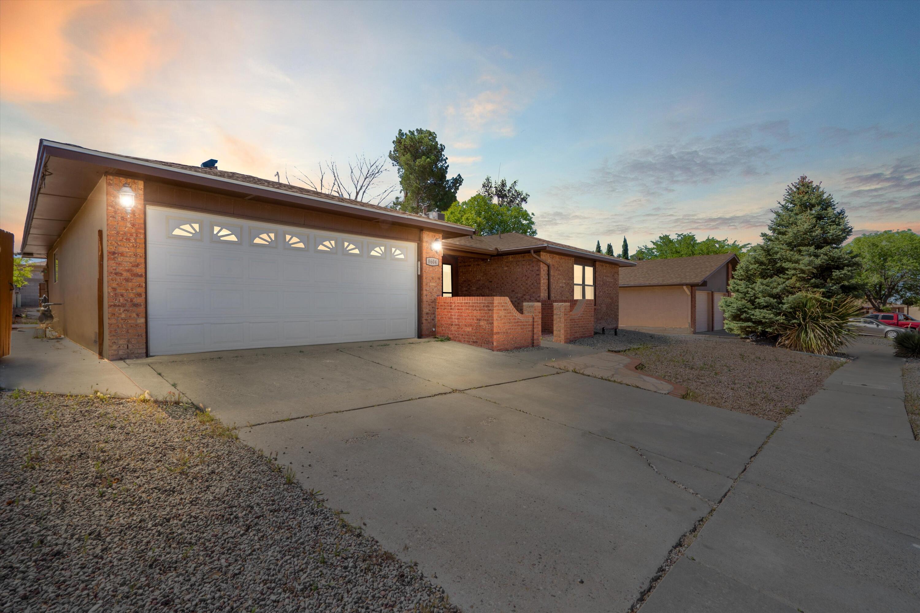 8604 PLYMOUTH ROCK Road NE, Albuquerque