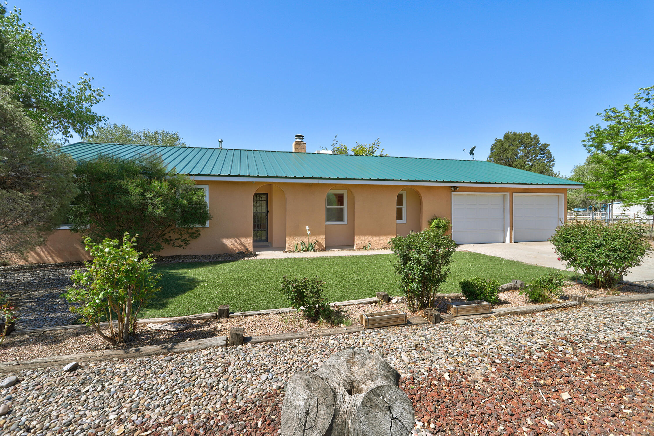 8 AVENIDA ALEGRE Los Lunas, NM 87031