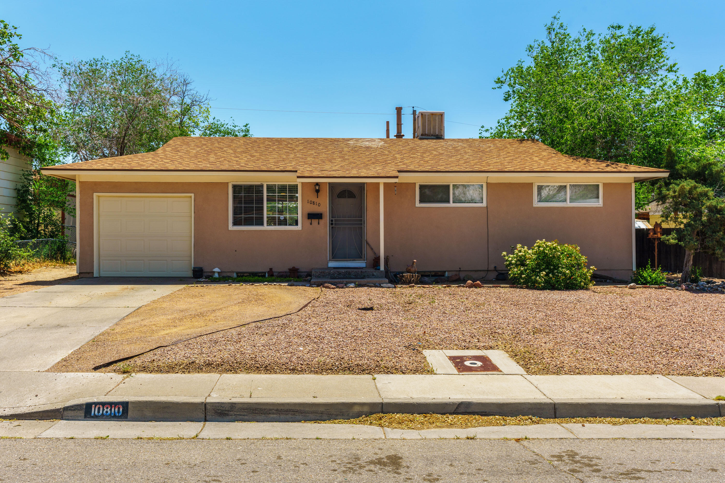 10810 CLAREMONT Avenue NE Albuquerque, NM 87112
