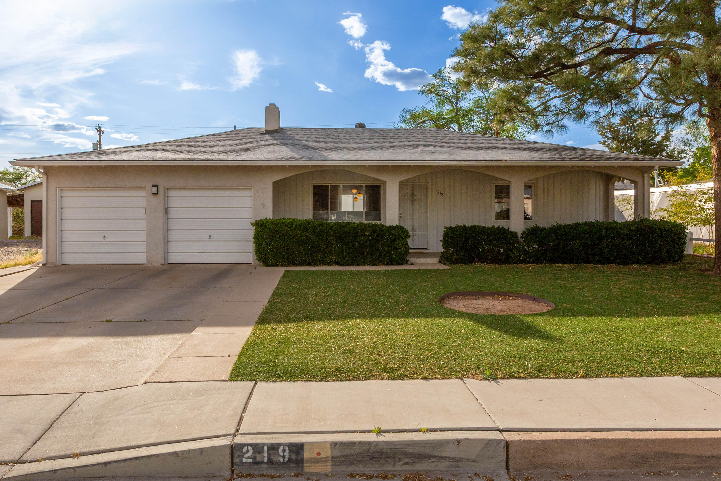 219 MONTCLAIRE Drive NE Albuquerque, NM 87108