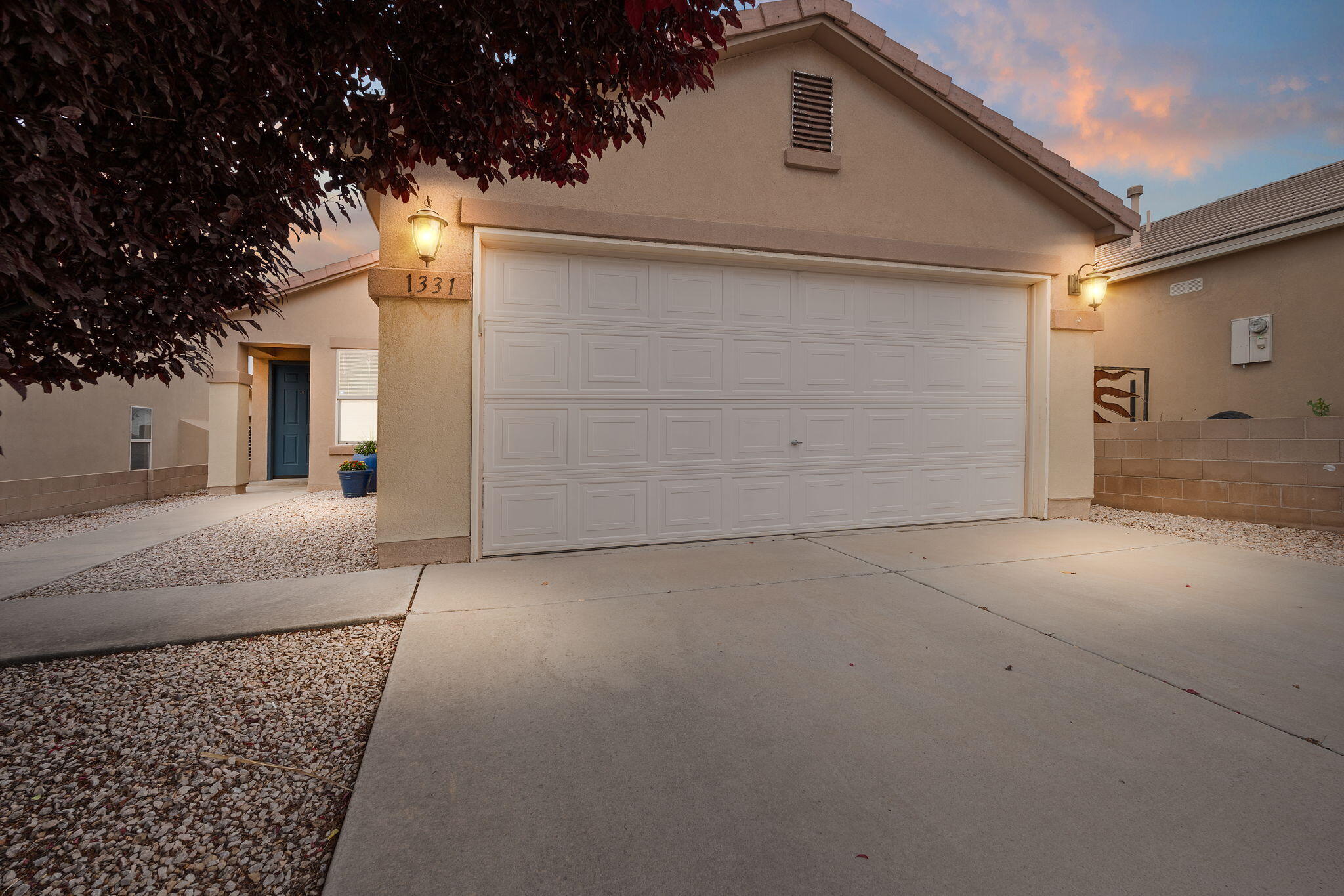 Perfect one story home in the desirable Vista Del Norte Neighborhood! Great open floorplan with open kitchen and dining. Three bedrooms/2 bathrooms makes this the perfect size! The backyard is perfect with raised planters and a peaceful atmosphere. The neighborhood is centrally located with features such as walking and bike paths,numerous parks and easy highway access. To top it off a fantastic front row seat to view to the Balloon Fiesta!  This home is a must see!