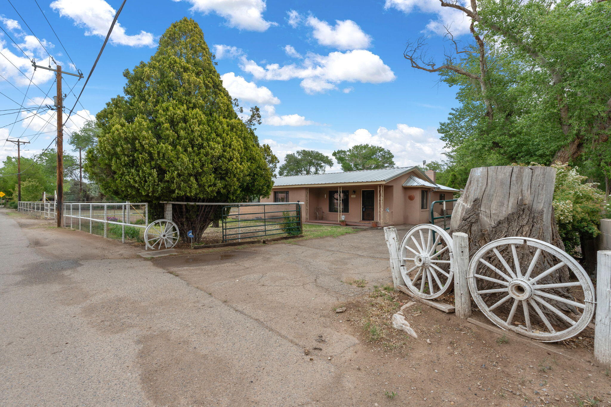 7402 Guadalupe Trail NW, Los Ranchos