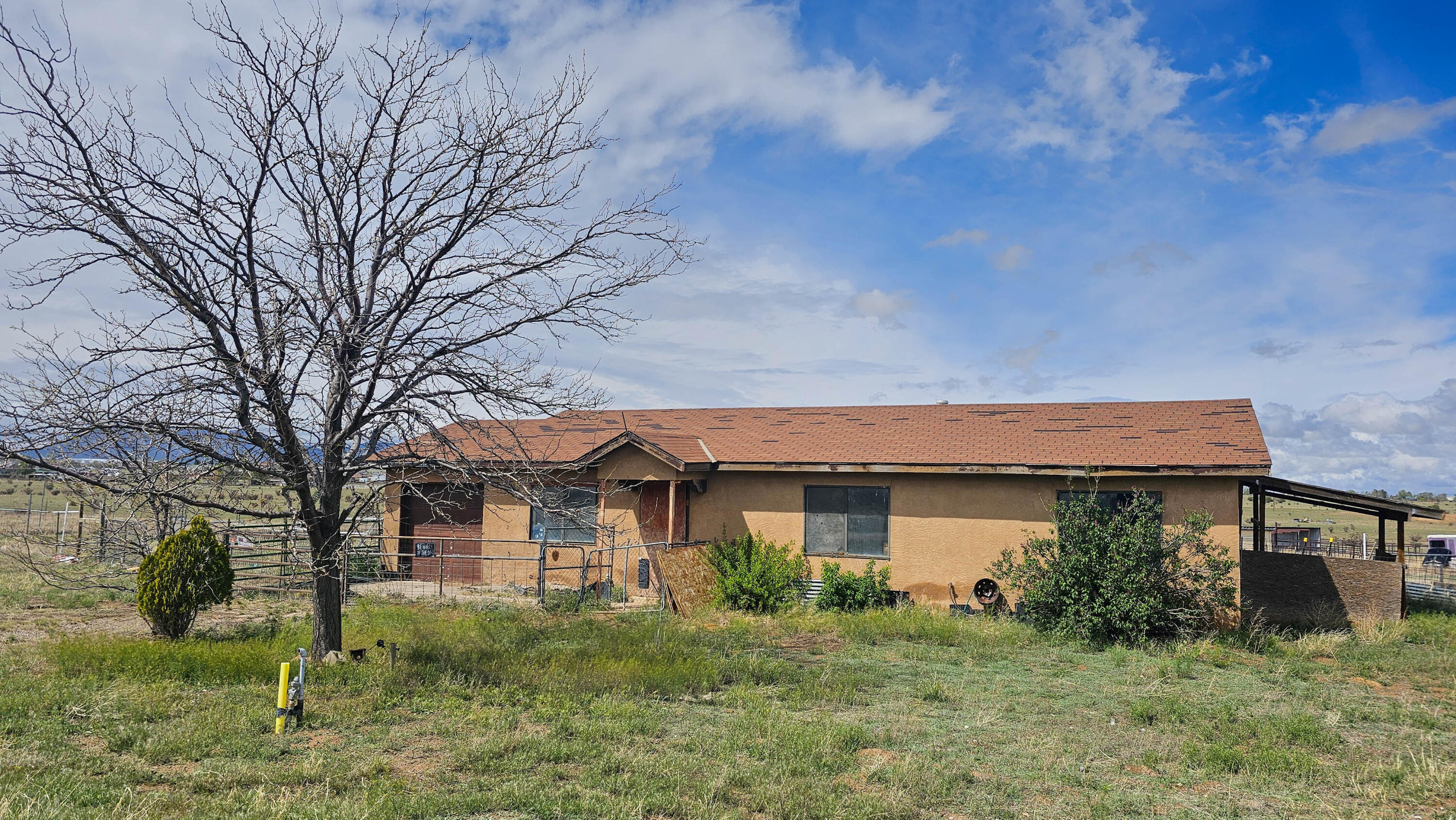 Tremendous opportunity in the heart of Edgewood!  This handyman special is a fixer-upper with amazing upside potential.  This 3 bedroom 1 bathroom home has an attached 1 car garage, and sits on just over 1 beautiful acre, with gorgeous, unobstructed views of South Mountain.  The  home has community water and natural gas.