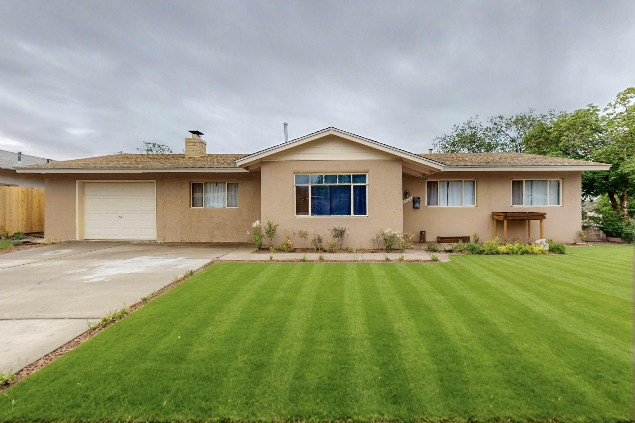 Large corner lot adjacent to a Vista Verde  Park and terrific mountain views,  3 Bedroom, 1 Bath, 2 living areas,  fire place, dining area,1 car garage.   Great NE location.