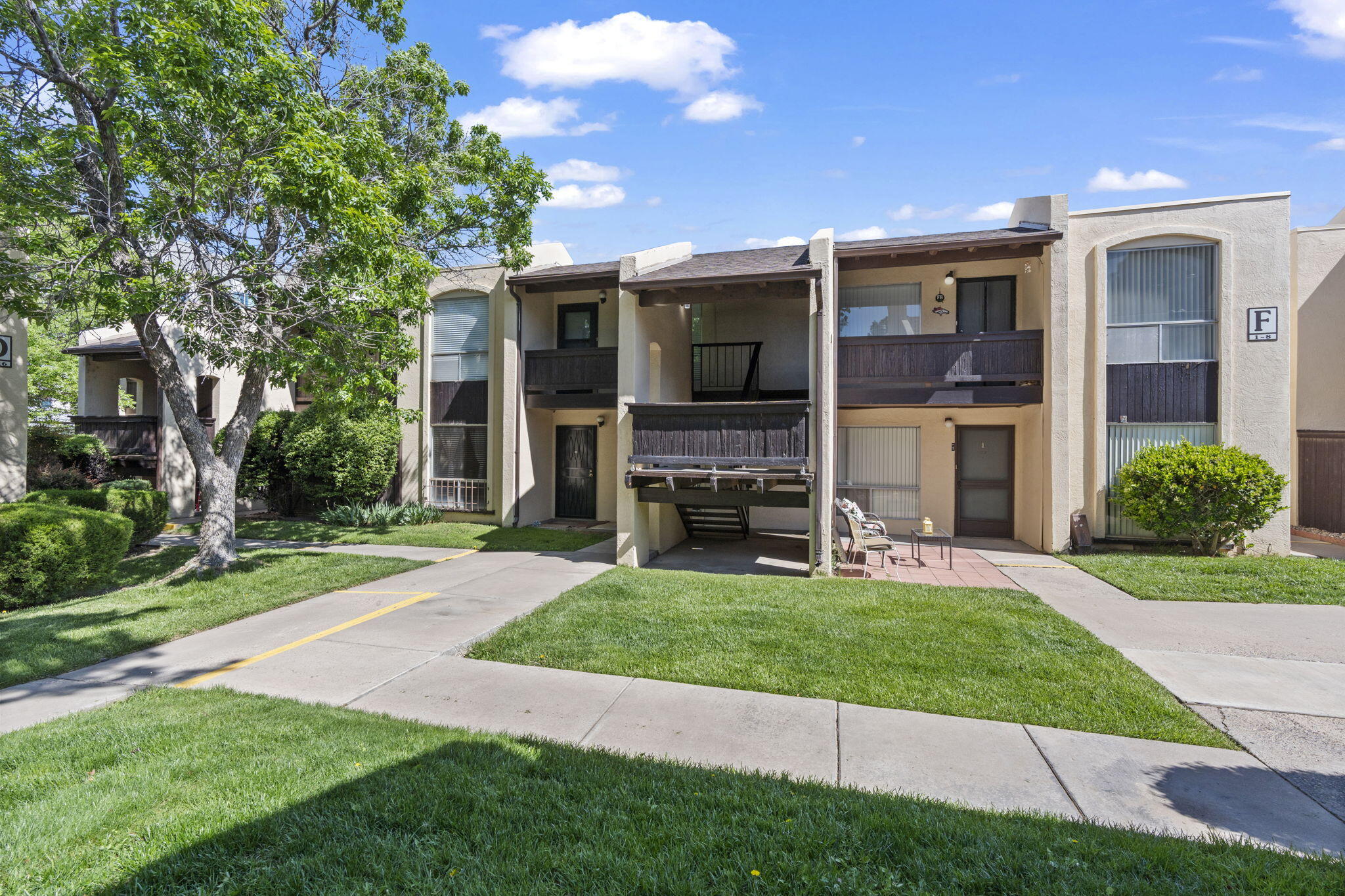 Pristine ground floor unit near Northside pool. All new paint and carpet.  Newer/recent HVAC unit.  Great community pools and common areas!