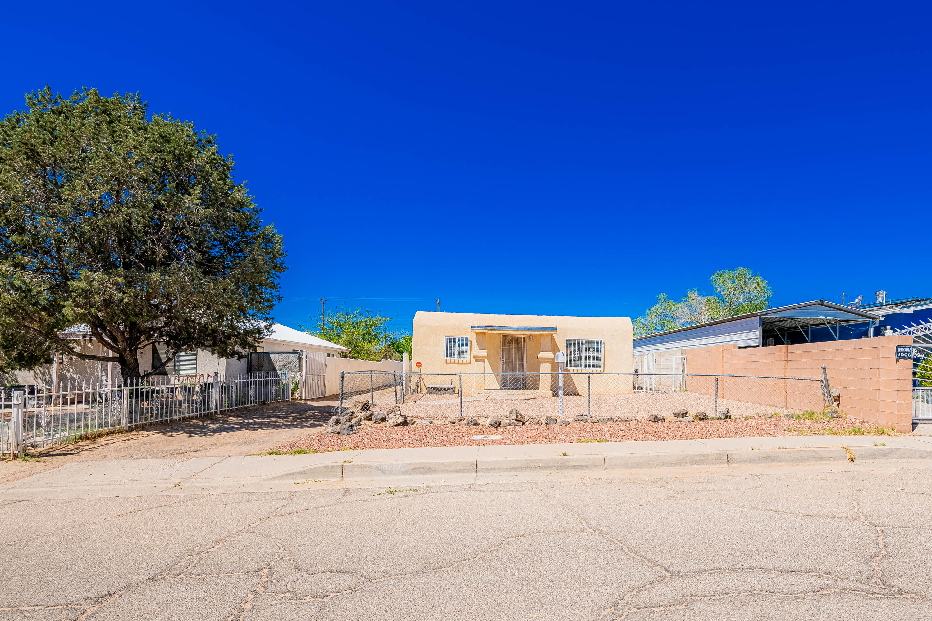 217 65TH Street SW, Albuquerque