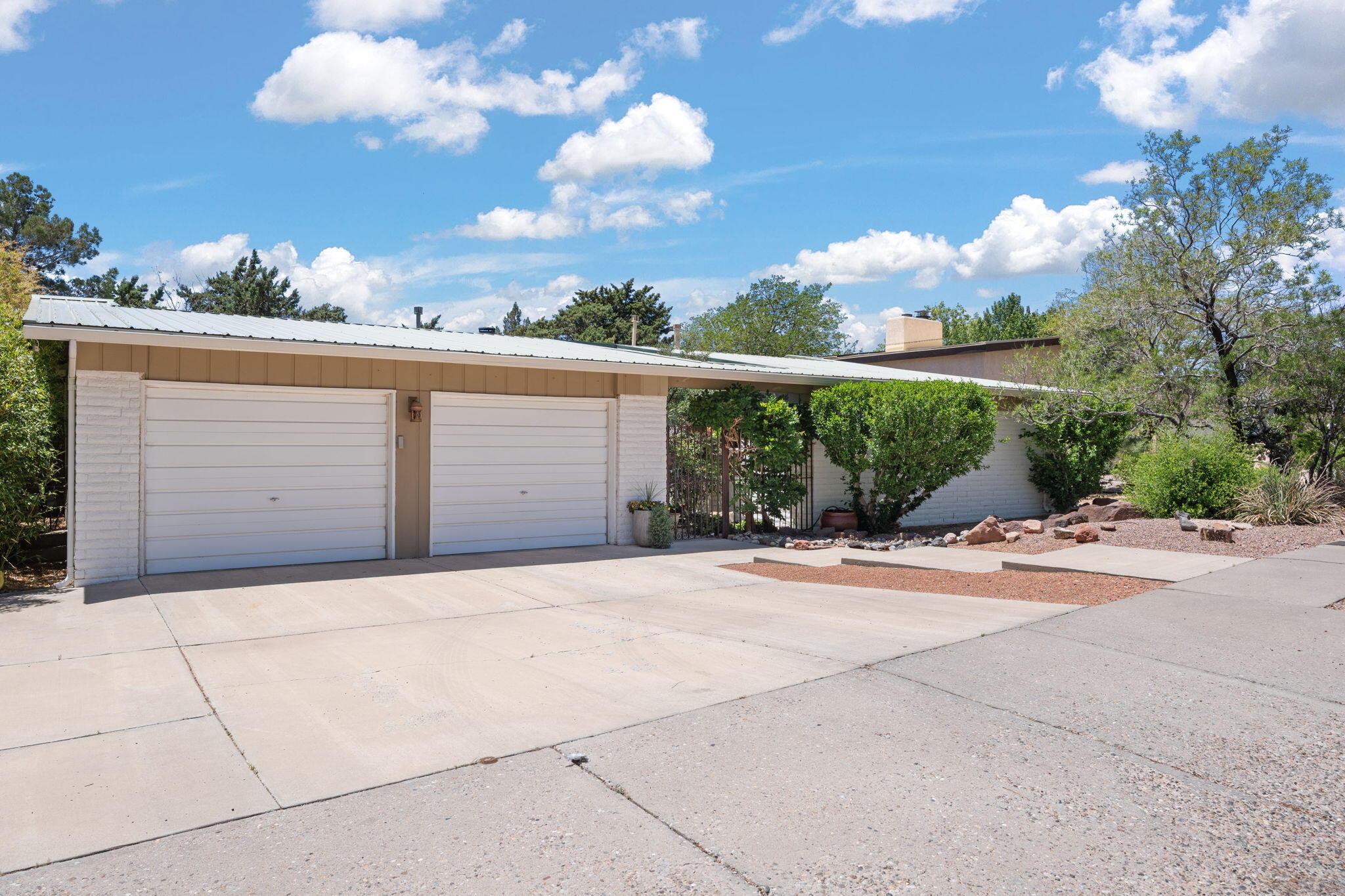 Beautifully updated single story in Glenwood Hills. Nice views, private backyard, extra large master suite, nice secondary baths. Fully remodeled kitchen with Frigidaire stainless appliances, maple, alder and walnut cabinetry throughout the house. Roman bath/ shower combo in master. All bathroom cabinets either granite or travertine. Fountains in front and back courtyard with beautiful vegetation. Professionally Xeriscaped. New roof in 2014 (metal and TPO). Solar added in 2019 (Owner owned). New air conditioner/heater added 2019. New hot water heater 2024. Furnishings and appliances negotiable with acceptable offer.