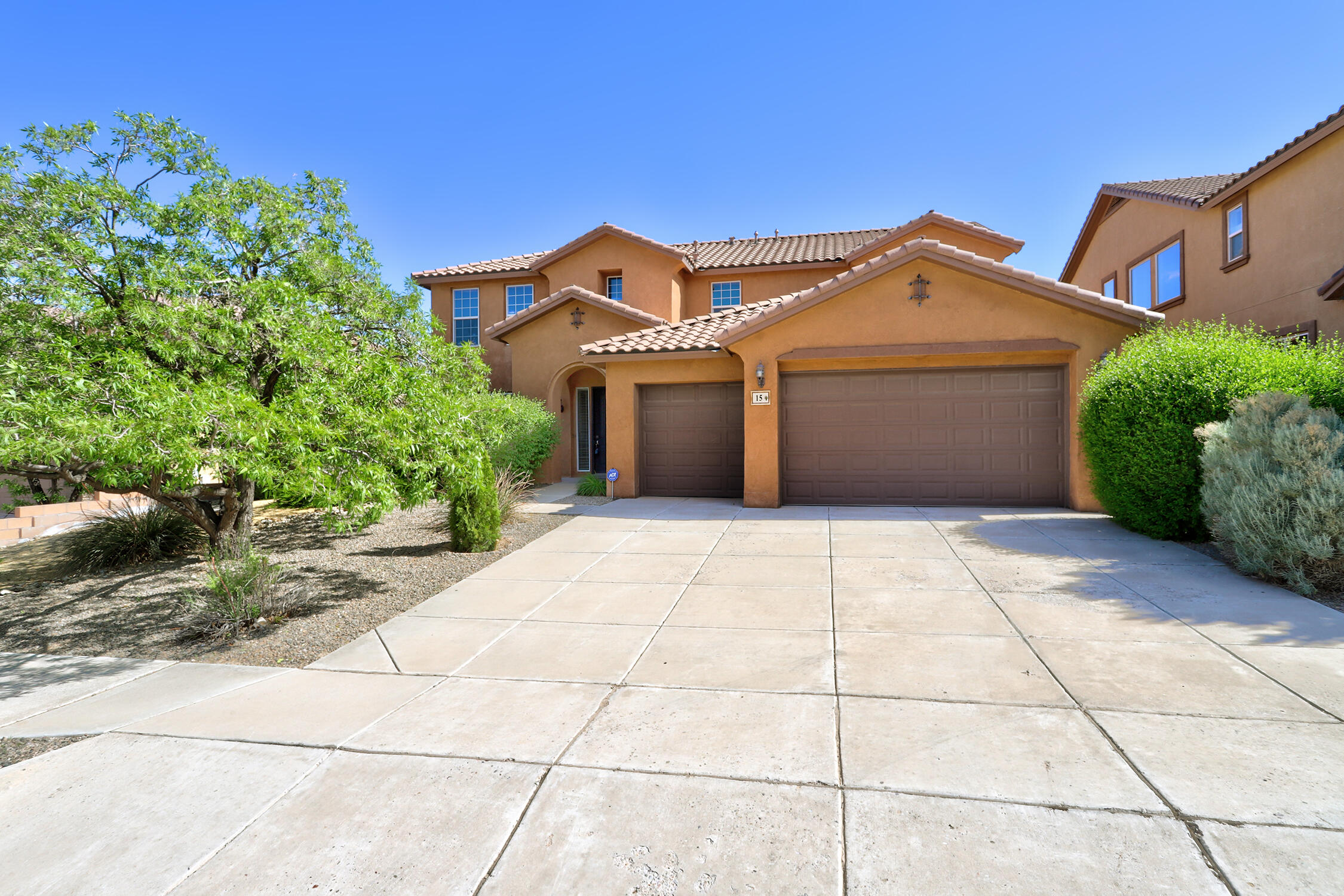 Pulte Astoria model in Loma Colorado planned community with 5 bedrooms, 3.5 baths & a 3 car garage. 2 of the bedrooms are primary suites perfect for multi generational living. Home is located at the end of the block with unobstructed views & open space behind it. Dramatic entry with a winding staircase. 3 living rooms including the large loft with a walk out view balcony. Kitchen has a corner pantry, eat at island, 5 burner stove top. The kitchen opens to the den with a fireplace. Main primary suite is sperate from the rest of the other bedrooms, with a sitting room, corner garden tub, shower, double sinks, & huge walk-in closet. Covered patio with built-in grill for BBQs & outdoor living taking in the views. Hot water heater '22. $5000 seller paid buyer closing cost w/acceptable offer.