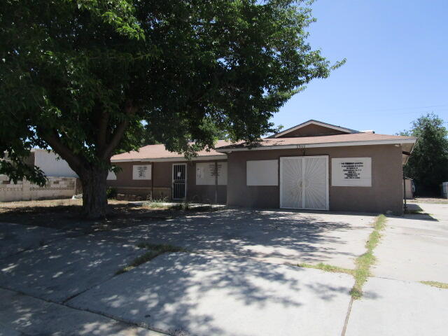 Central South Valley location with easy access to Rio Bravo and freeway.  Close to shopping, schools and outdoor recreation.  Considerable damage and deferred maintenance throughout.  Opportunity for Buyer to rehab for instant equity .All information herein has been obtained from MLS history and/or tax records. Square feet and other information has been obtained from county tax records.