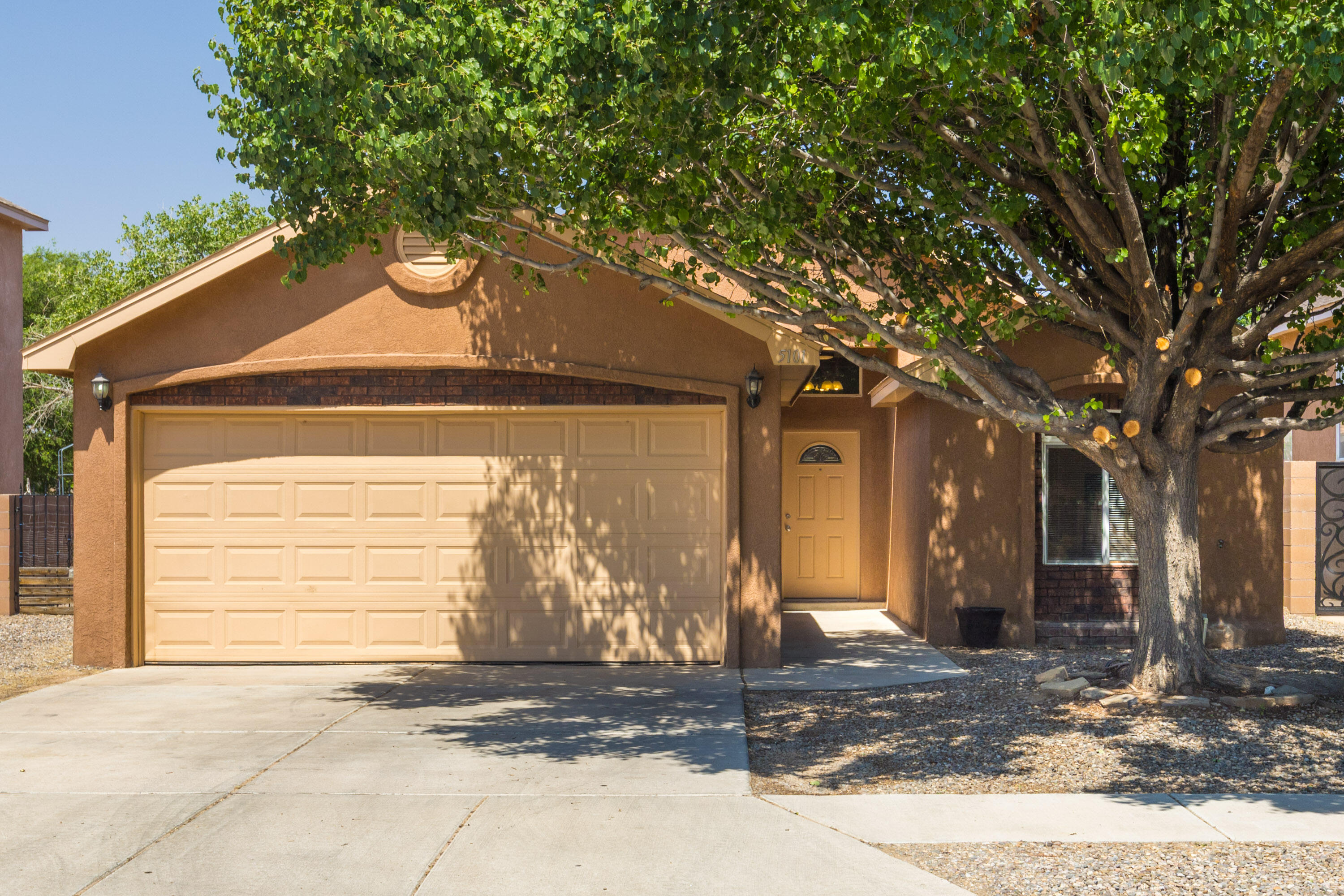 This well-kept single-story home offers an open floor plan with three bedrooms and two full bathrooms, making it a great option for a variety of lifestyles.The open floorplan connects the living, dining, and kitchen areas, providing a functional space for everyday living. Natural light flows through the home, creating a pleasant and comfortable environment.Backyard access from the main living area makes it easy to enjoy outdoor space for relaxing, gardening, or spending time with friends and family.Located in a quiet, established neighborhood, the home offers a peaceful setting while still being close to local schools, parks, and shopping.This is a solid, move-in ready home with a lot to offer.