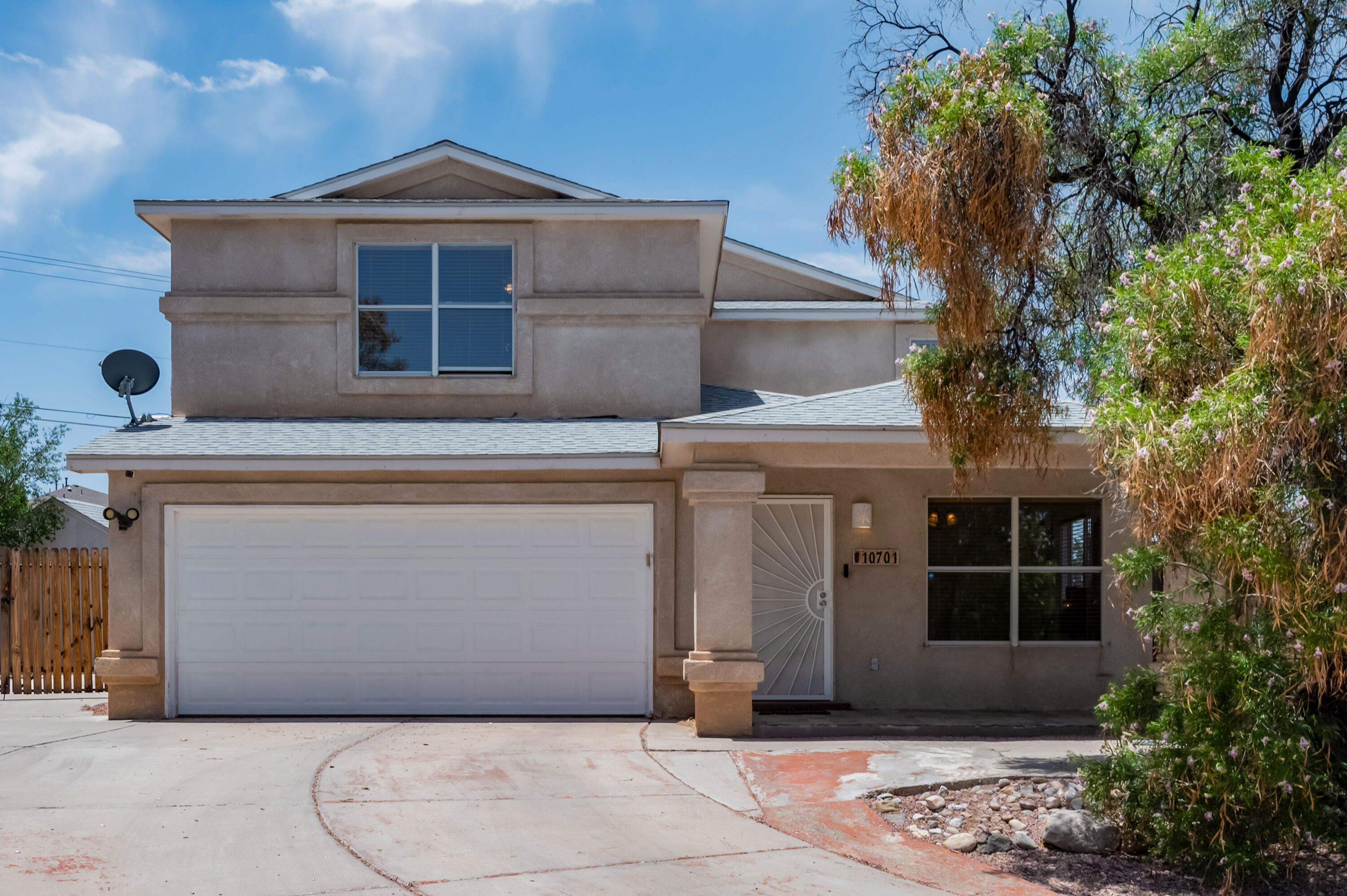 A comfortable and roomy home in the Stonebridge Community. This well-kept property offers 5 bedrooms, 3.5 bathrooms, and a versatile loft that can be used as an office, playroom, or extra living space. The kitchen includes stainless steel appliances, making meal prep easy and convenient.The primary bedroom is located on the first floor and features its own bathroom with a garden tub, separate shower, double sinks, and a walk-in closet. Outside, the large driveway provides plenty of space for parking, including room for an RV or boat with side access.As part of the Stonebridge Community, you'll have access to a neighborhood pool and park. The home is just minutes from Rust Medical Center and close to shopping, restaurants, and entertainment, making daily errands simple and convenient.