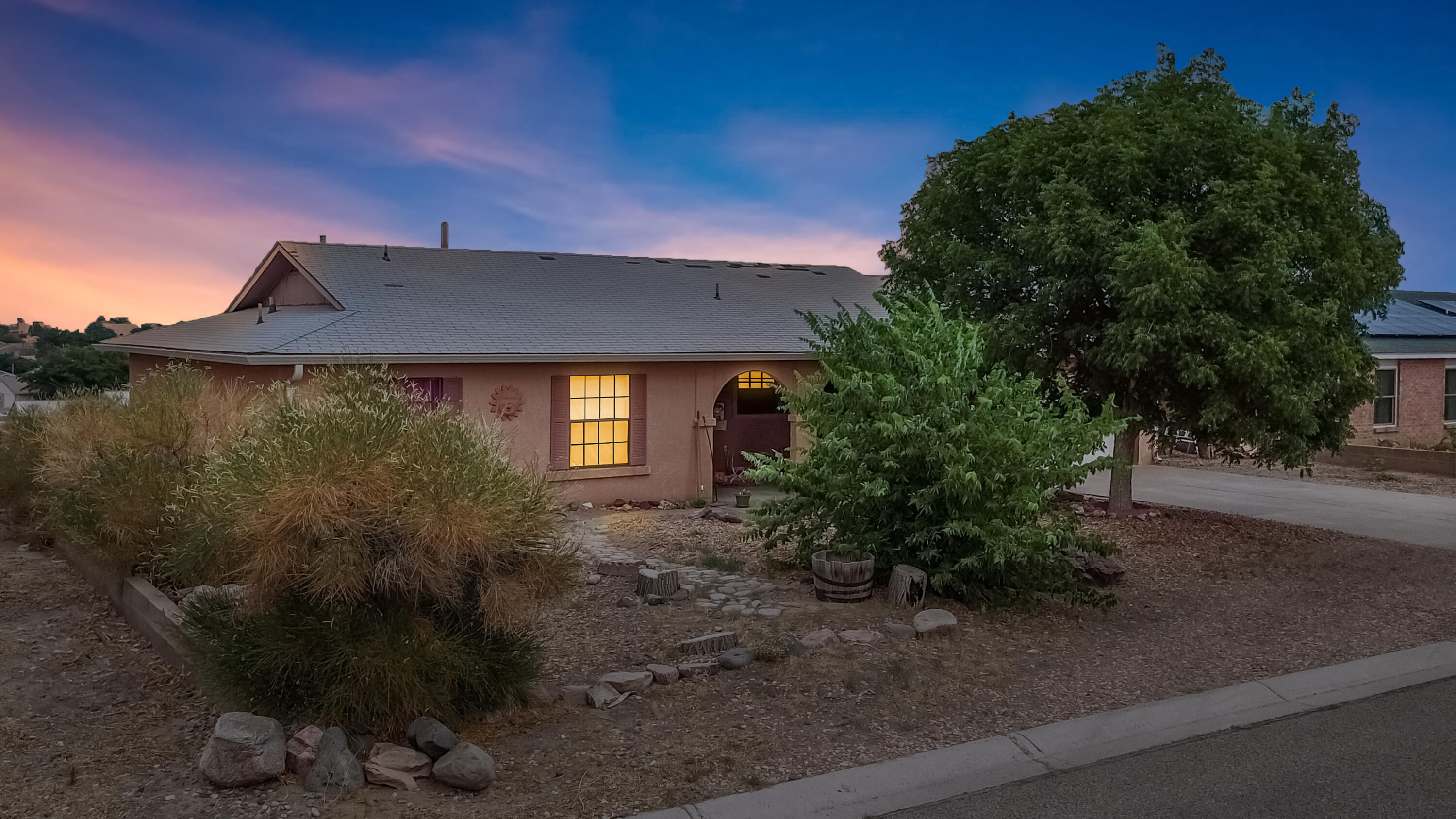 Discover this charming home in Rio Rancho, boasting 2,262 square feet on a spacious 0.25-acre lot. Ideally situated, it offers quick access to HWY 528, Corrales, and shopping, all while being just half a block away from the picturesque Vista Hills Park. The flexible floor plan includes more than two living spaces, fresh paint throughout, new plumbing, a generous backyard, and breathtaking views of both the city and the mountains. On the main level, you'll find three bedrooms, two bathrooms, a kitchen, dining room, and living room. The lower level is adaptable for various lifestyles, featuring a recreation room that can serve as a fantastic homeschooling area, playroom, or arts and crafts studio. Additionally, there's a fourth bedroom or living space and a laundry room.Enjoy ou