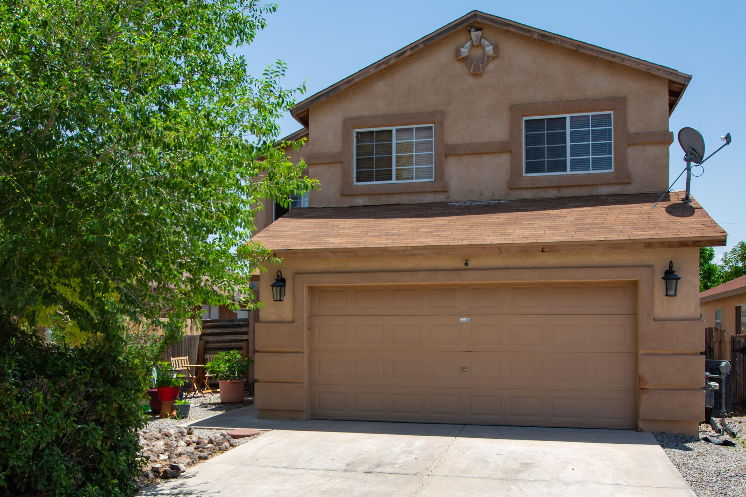 This home is located in a gated community with a park , 3 bedroom with a large game room that could serve as a 4th bedroom.  Tile and laminate floors formal dining room, 2 living areas.  Very functional floor plan.