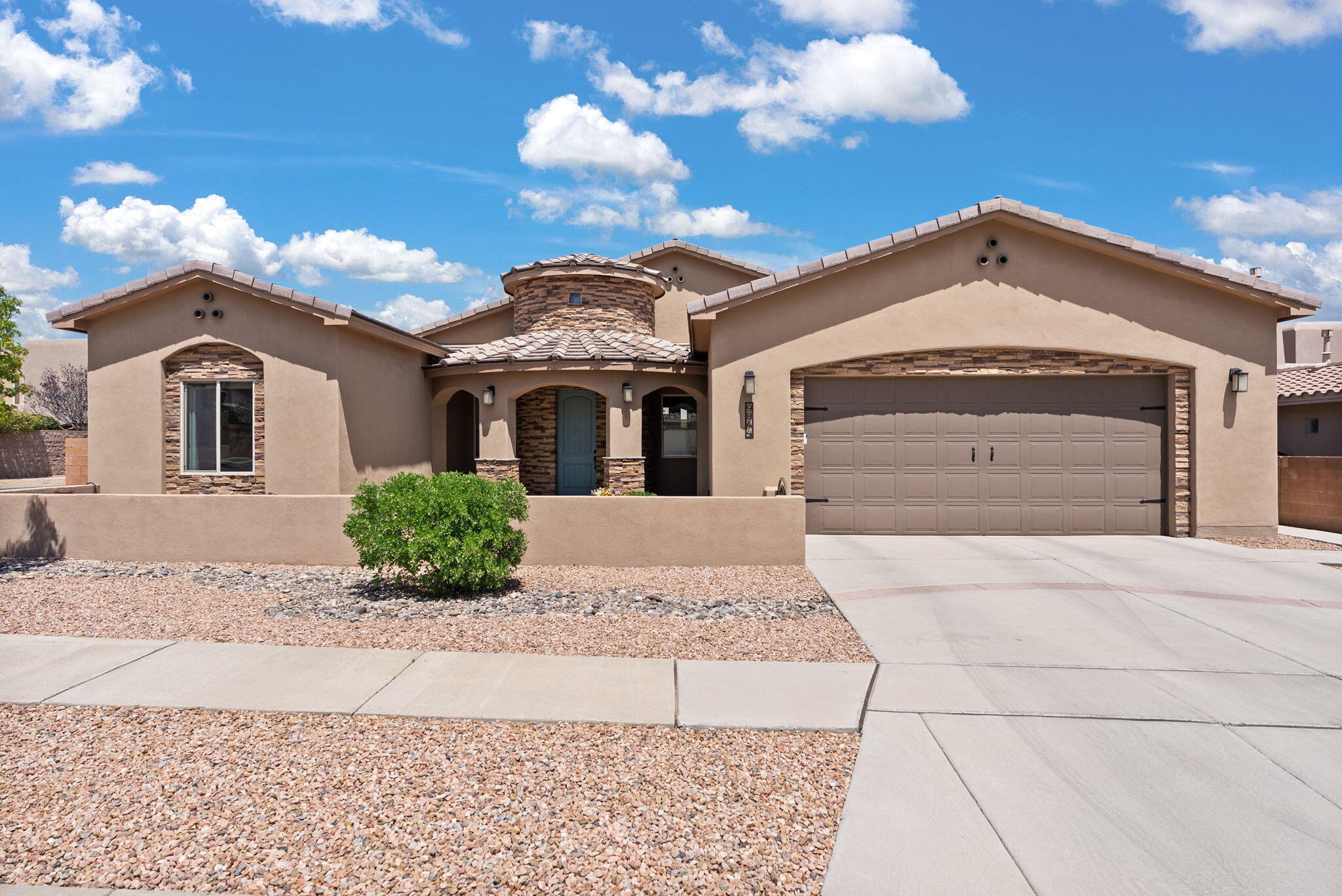 Check out this fantastic NM Green Built Gold home in the desirable Knolls of Paradise! With 4 roomy bedrooms & 3 full baths, this custom-built single-level home is made for comfortable living. You'll love the open floorplan that leads to a chef's gourmet kitchen with stainless appliances, custom cabinets & beautiful granite countertops, along with all the storage you could need. The charming details, like knotty pine doors & barrel-tiled ceilings in the bathrooms, add a special touch. Step outside to the oversized covered patio that's perfect for gatherings & enjoy the easy-care landscaping. The oversized garage gives extra storage for bikes, motorized toys & more. Parks are nearby, & the vibrant Cottonwood area location offers plenty of dining, shopping & otheroptions to explore.