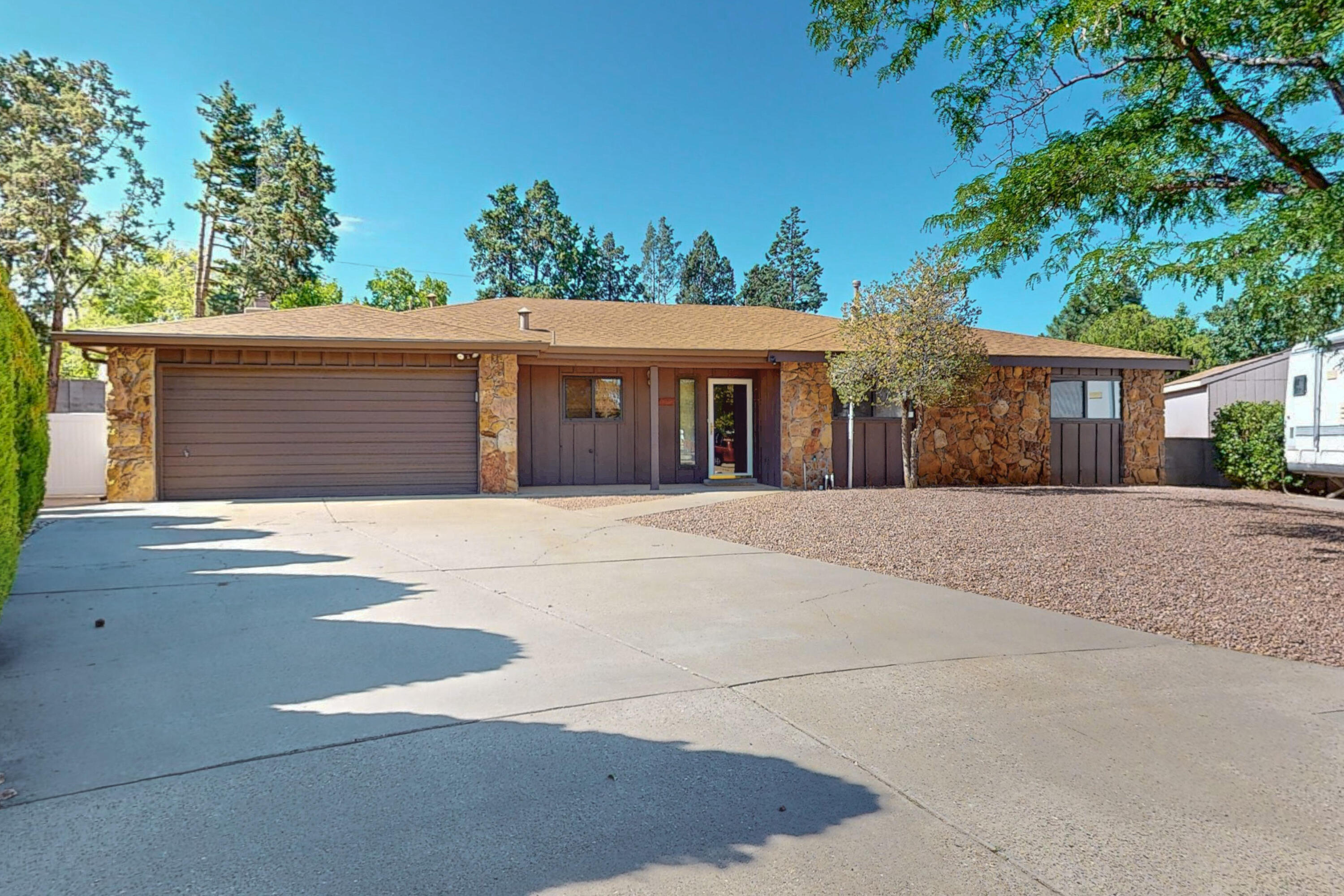 Welcome to this lovely spacious single-story home on a peaceful Cul de Sac in well-established Eastridge neighborhood. Spacious home with spacious great room, gas-log fireplace, built in bookcases, large picture window. Light bright, spacious formal dining room/living room, great for entertaining. Eat-in kitchen/breakfast nook, pantry and ample cabinets. Generous primary bedroom with bath/double sink/ample sized shower and closet, also generous sized 3 bedrooms with full bath. New plumbing throughout, CLA. Beautiful hardwood floors, carpet and tile.  Central heating/refrigerated air. Large backyard w/trees and grass, a true highlight for gardening, gatherings and childrens playground.  Don't miss your chance to own this lovingly cared for home.