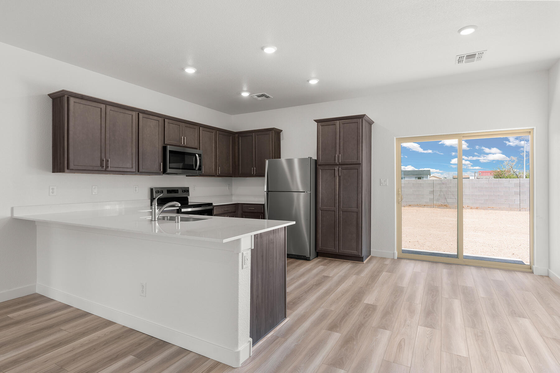 802 Calle de las Rosas 