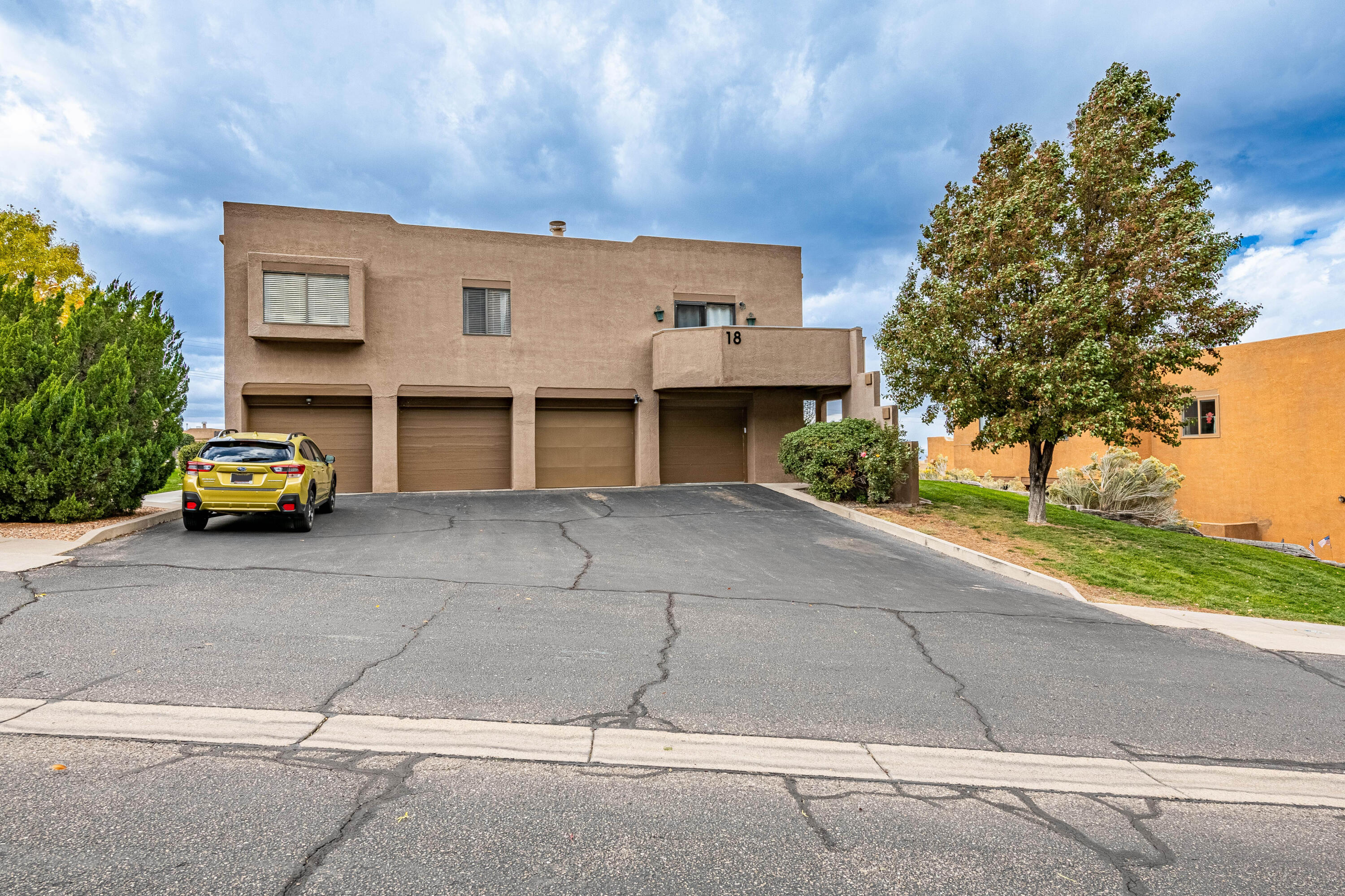 COME SEE THESE AMAZING MOUNTAIN VIEWS AT VISTA DEL REY CONDOMINIUMS! This remodeled top floor condo has the only balcony with jaw dropping views. Newer Combo unit, luxury vinyl flooring, ss oven, ss refrigerator, TPO roof, vanities, washer/dryer, paint, and fixtures. On top of all that the trail is less than 3 minutes away. FHA financing accepted and HOA covers water, sewer, exterior, roof and common areas. Be sure to watch the virtual tours and HURRY BEFORE ITS GONE!