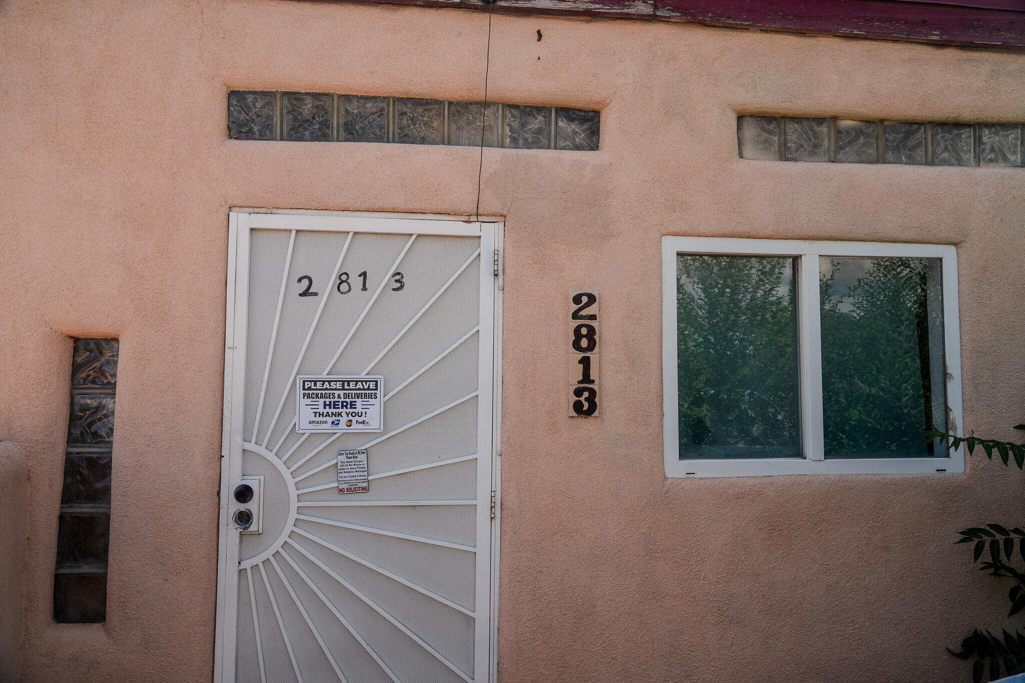 Super investment  home in Barelas Neighborhood with large rooms. Great access to airport and downtown. Don't miss this great opportunity!
