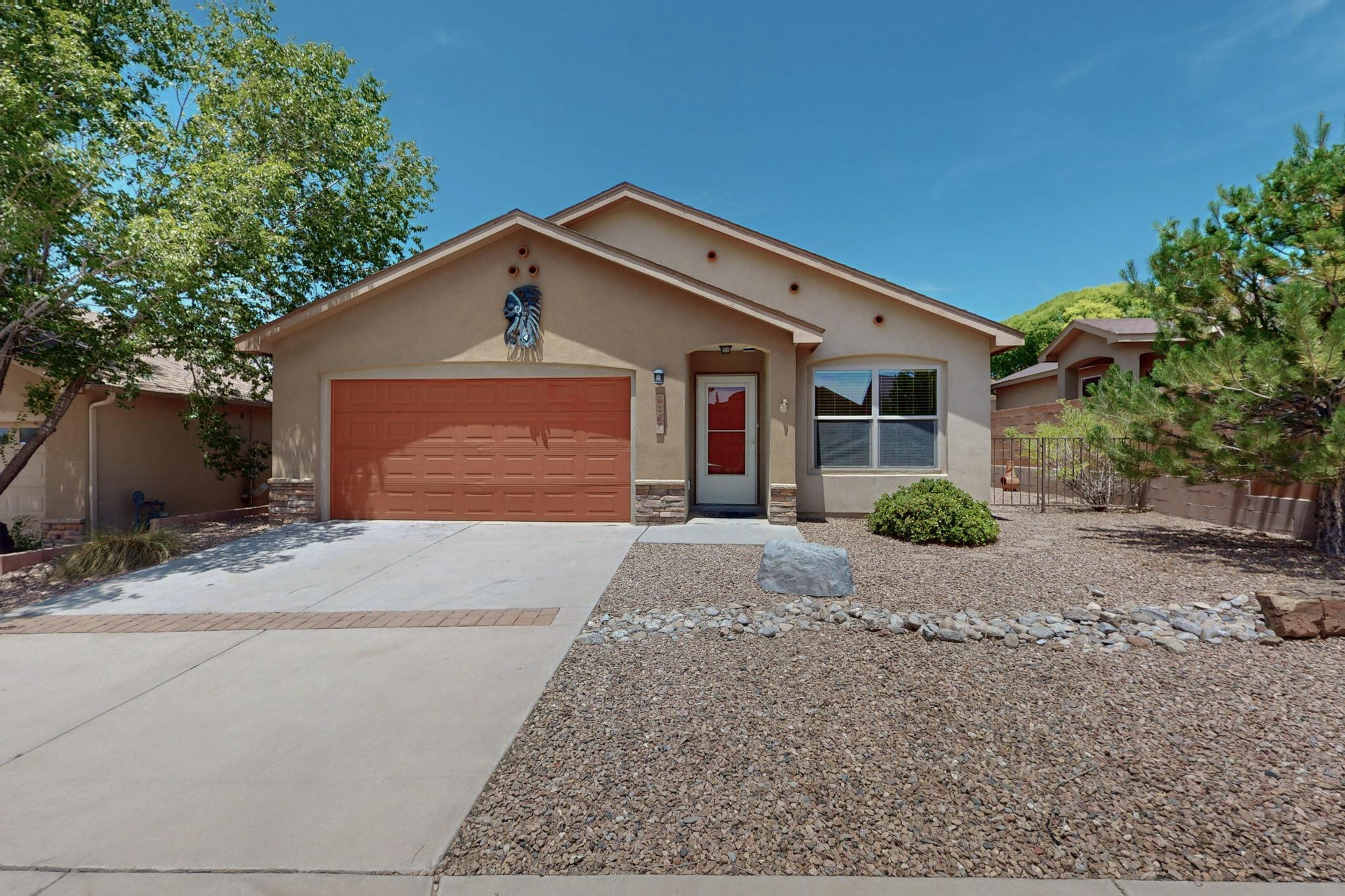 Priced to sell!! This charming casa has laminate flooring throughout NO CARPET! Very nice kitchen appliances*Open concept floor plan that is very bright and cheerful*several ceiling fans and an added sunroom with many uses. *Located in desirable Saltillo subdivision* This is a Paul Allen green built home.
