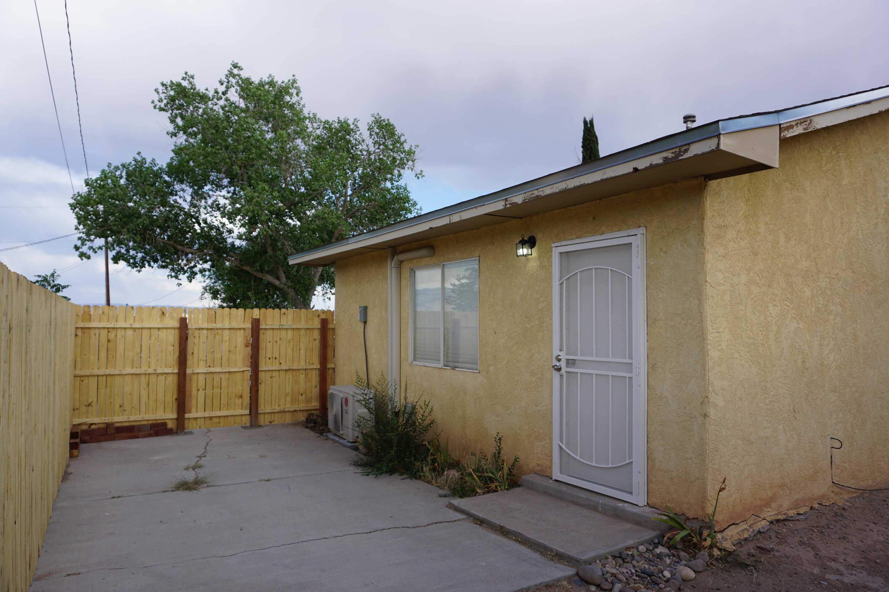 707 Luna Road SW, Albuquerque, NM 