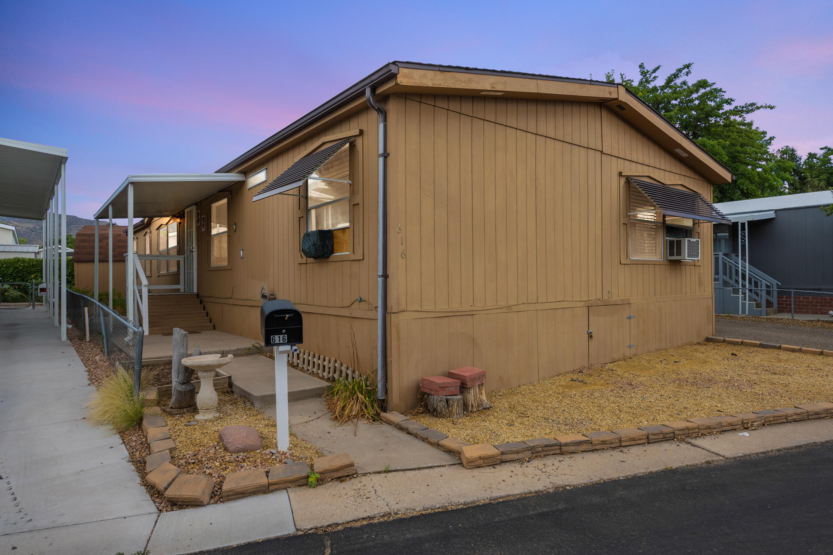 616 Fox Lane SE, Albuquerque, NM 