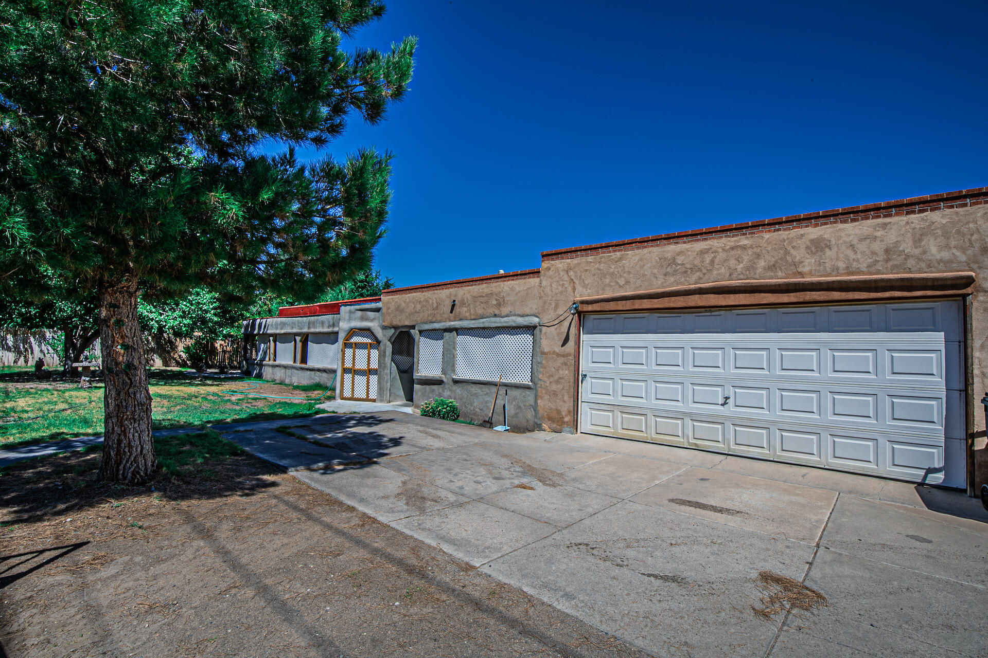 This versatile 4-bedroom, 2-bathroom home is a hidden gem with endless possibilities. Featuring a spacious courtyard, a convenient 2-car garage, and storage rooms, it offers ample space for your needs. Plus, there's an inviting outside event center or man cave room with an outdoor bathroom for your entertainment needs. Located next to an elementary school, and walking distance to the High School, it's perfect for families. Don't miss out on this home's potential!