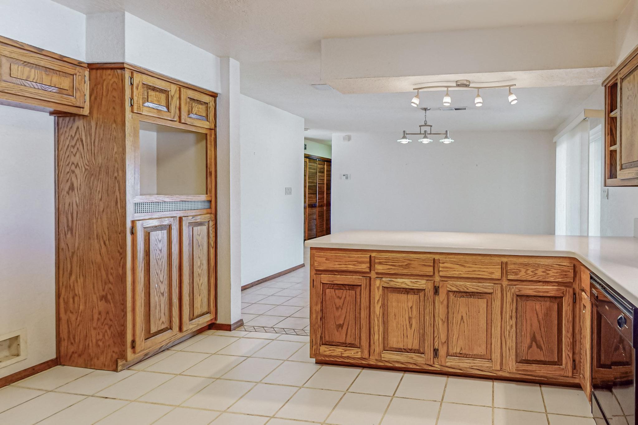 300 Luscombe Lane, Los Lunas, New Mexico 87031, 4 Bedrooms Bedrooms, ,2 BathroomsBathrooms,Residential,For Sale,300 Luscombe Lane,1043736