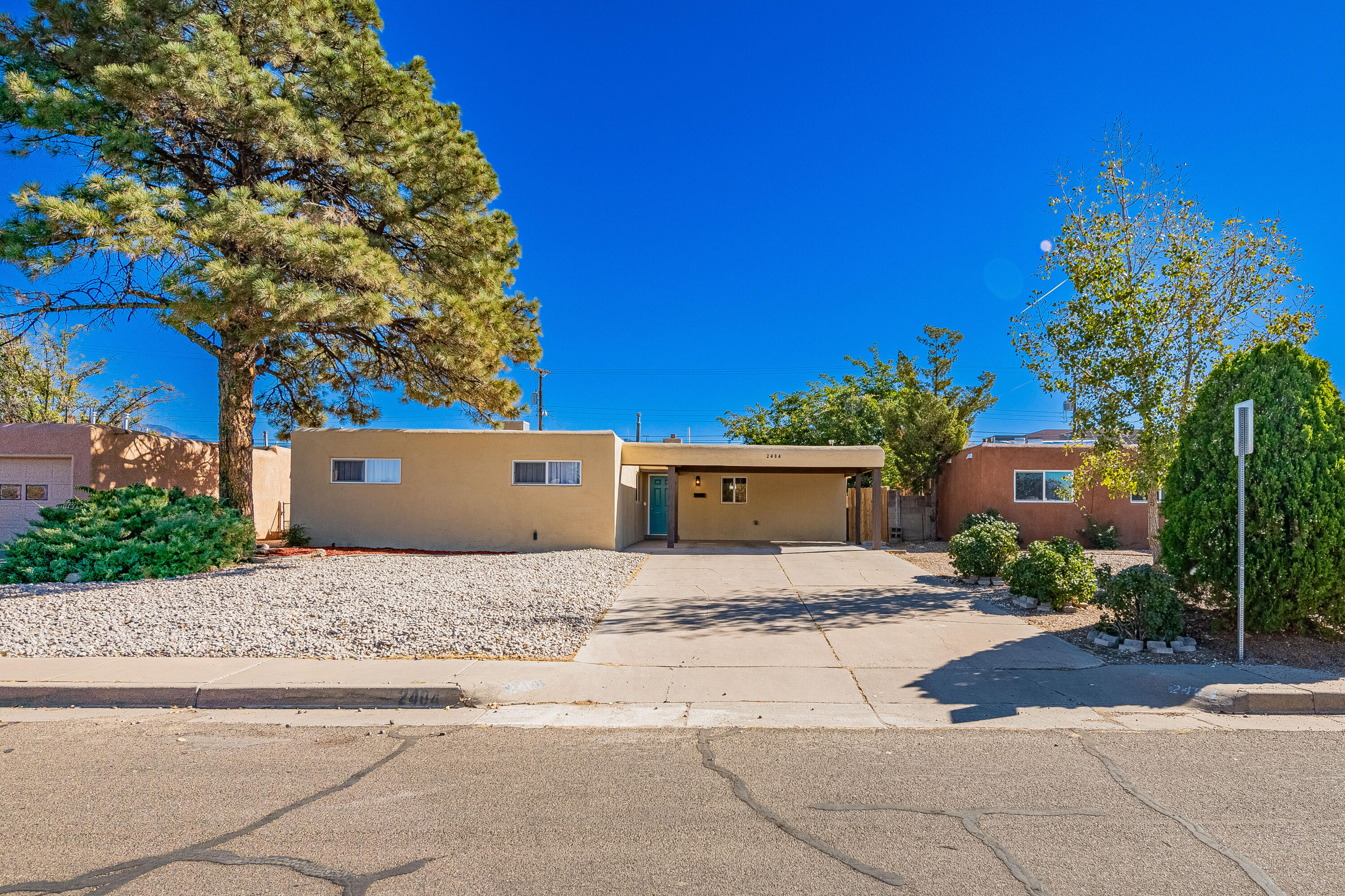 2404 Cagua Drive NE, Albuquerque, NM 