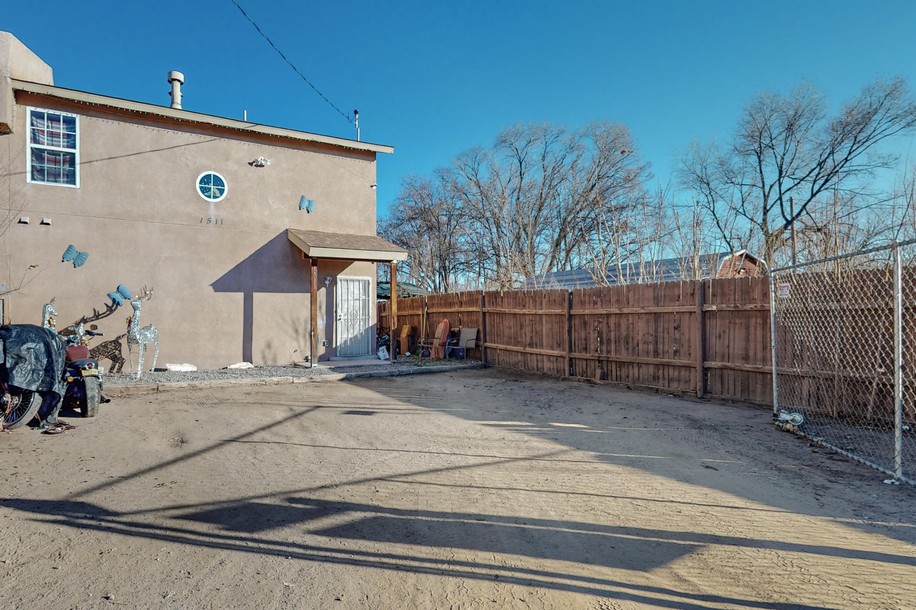 Embrace the opportunity to add your personal touch to this promising SW Heights residence. Envision the potential for customization and transformation. This three-bedroom, 3 home invites you to unleash your creativity!