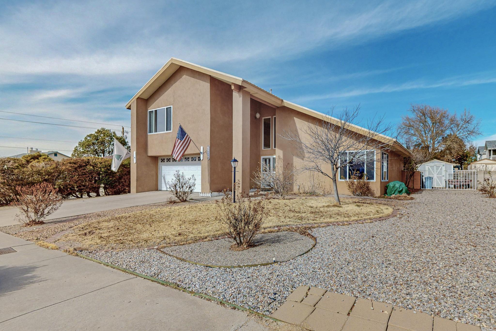 7005 Vivian Drive NE, Albuquerque, NM 