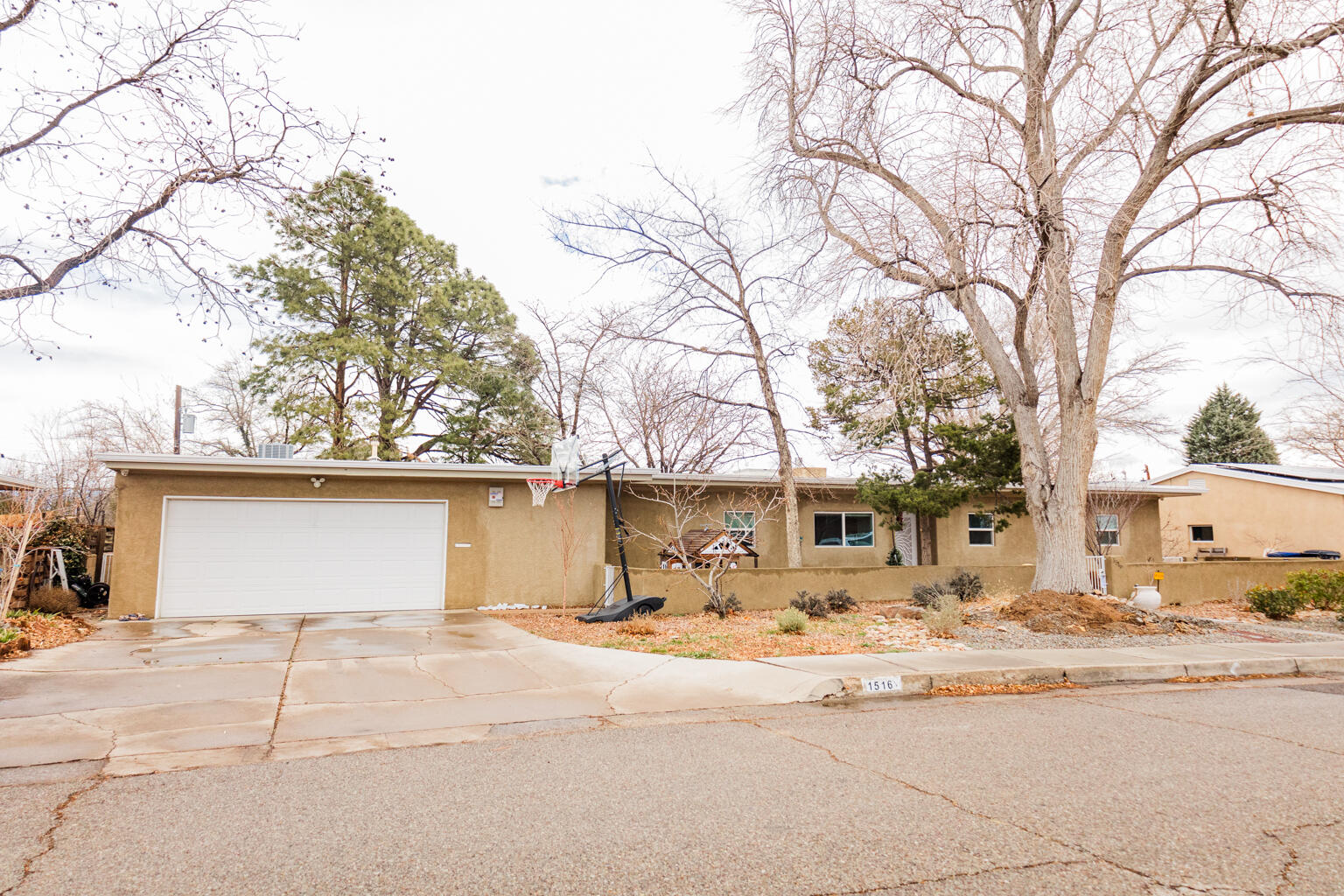 1516 Columbia Drive NE, Albuquerque, NM 