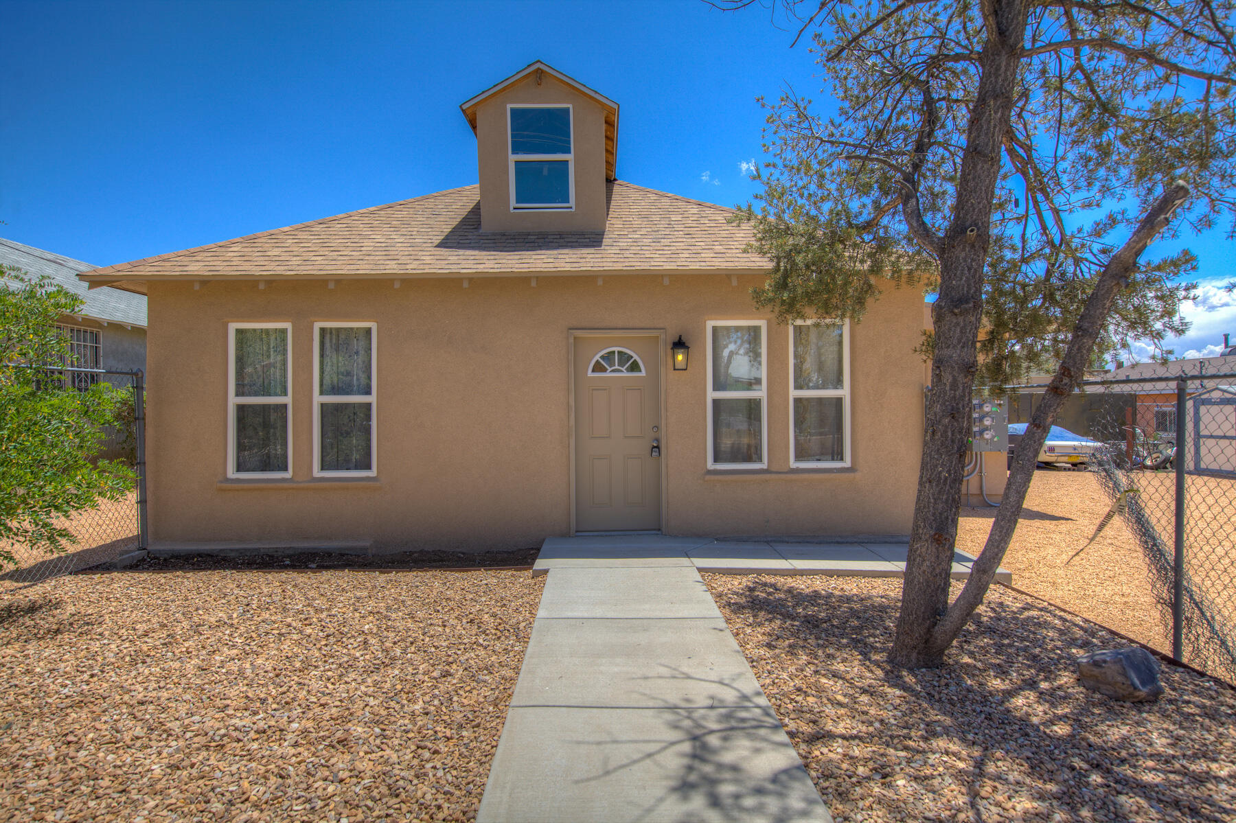 704 Santa Fe Avenue SE, Albuquerque, New Mexico 87102, 6 Bedrooms Bedrooms, ,4 BathroomsBathrooms,Residential,For Sale,704 Santa Fe Avenue SE,1057092