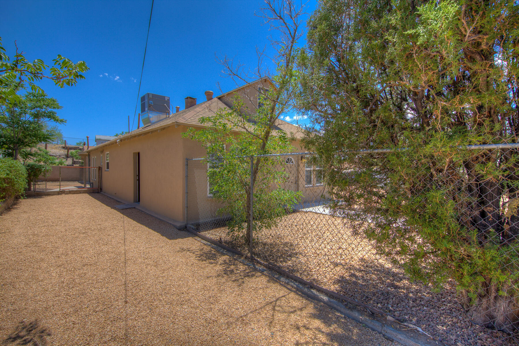 704 Santa Fe Avenue SE, Albuquerque, New Mexico 87102, 6 Bedrooms Bedrooms, ,4 BathroomsBathrooms,Residential,For Sale,704 Santa Fe Avenue SE,1057092