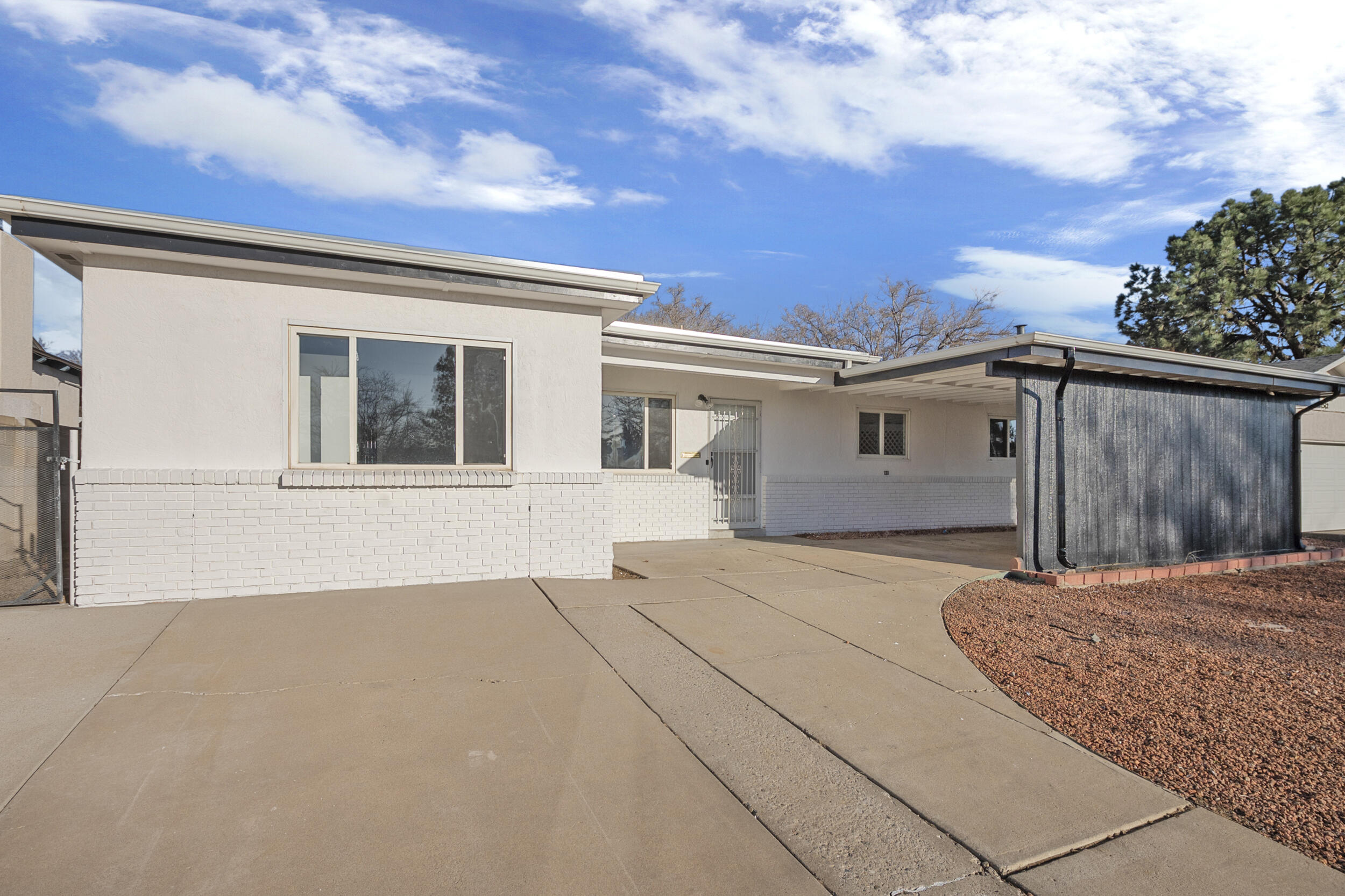 1516 Moon Street NE, Albuquerque, NM 