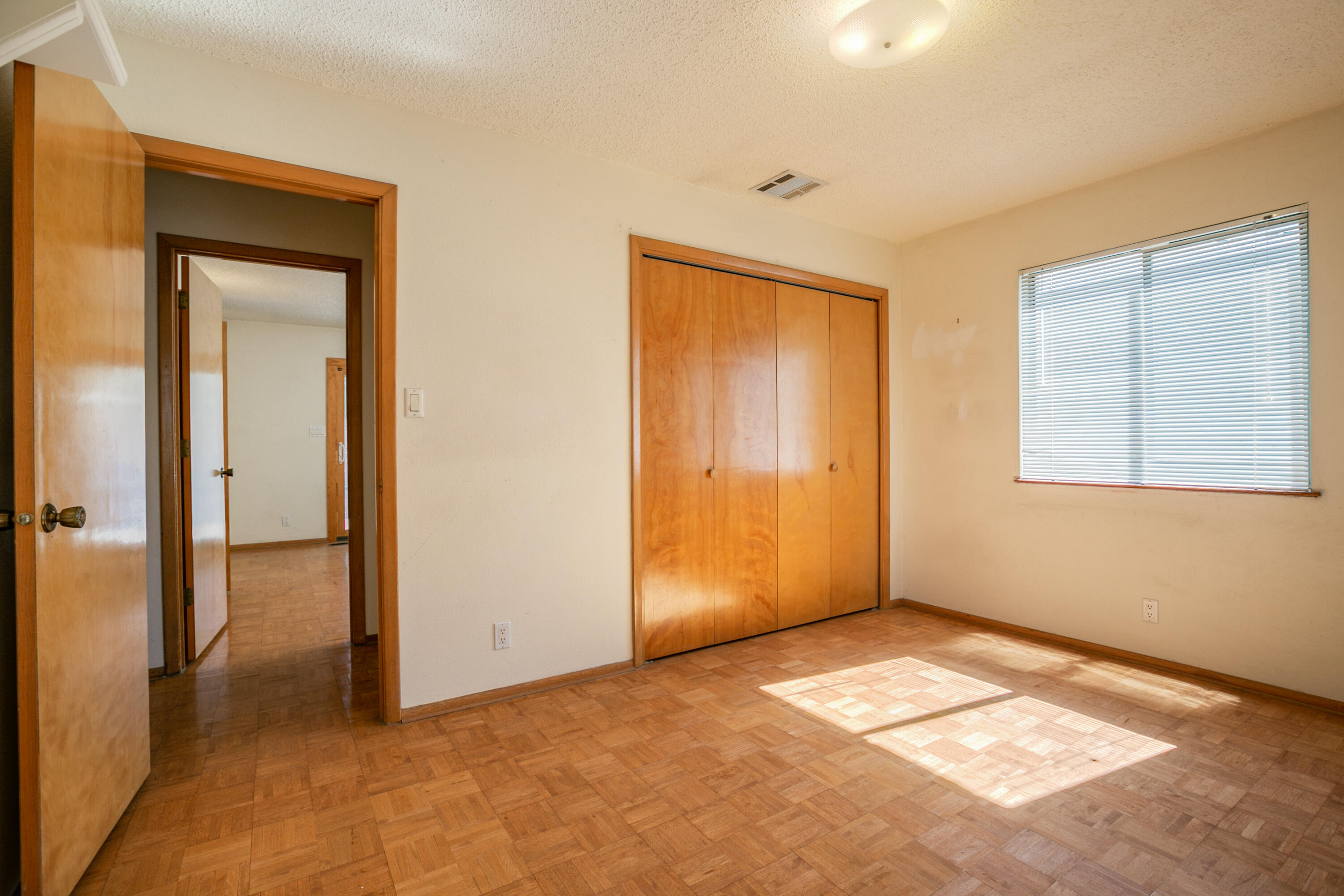 1436 Aliso Drive NE, Albuquerque, New Mexico 87110, 4 Bedrooms Bedrooms, ,3 BathroomsBathrooms,Residential,For Sale,1436 Aliso Drive NE,1058094