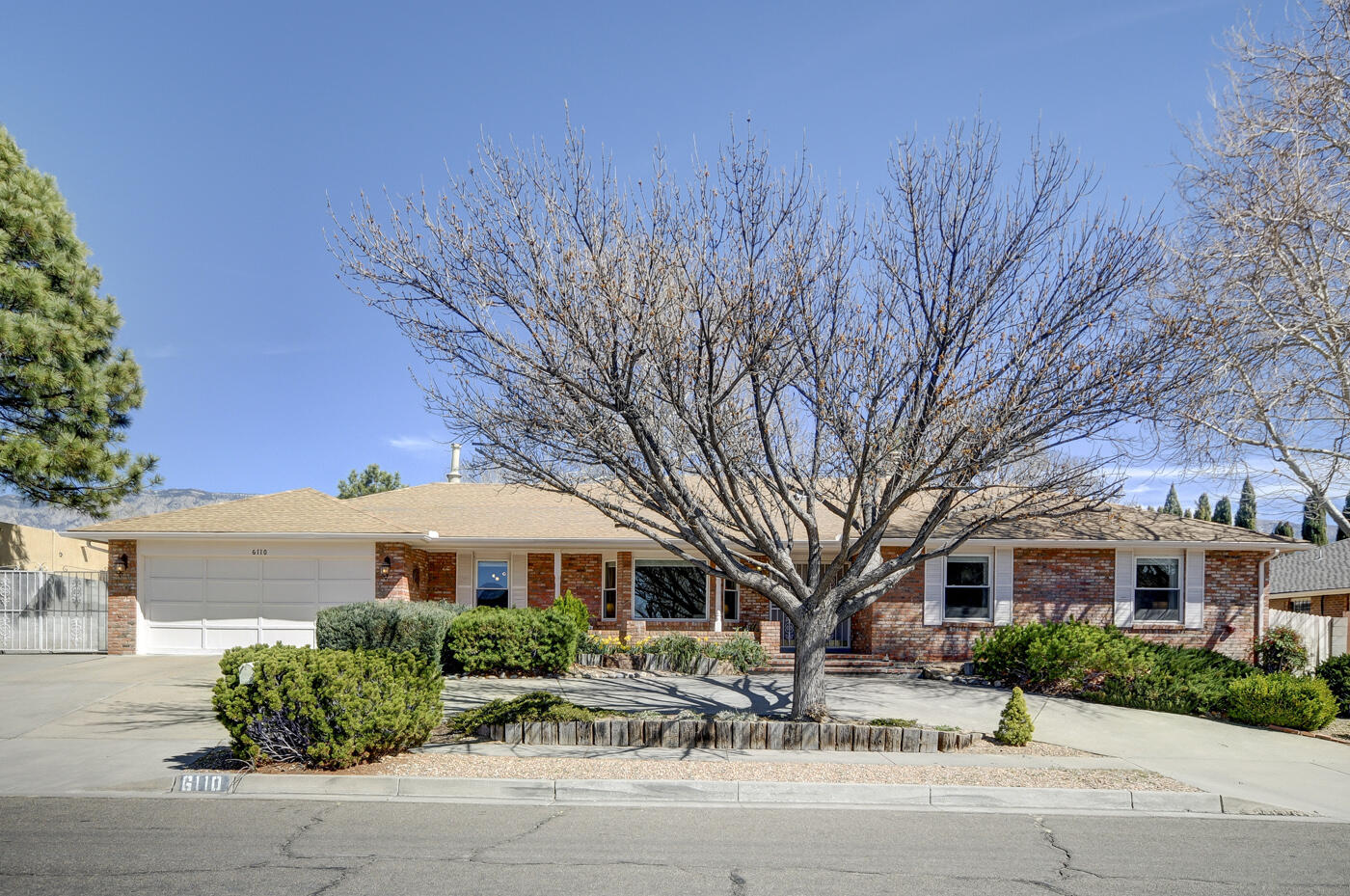 6110 Casa De Vida NE, Albuquerque, New Mexico 87111, 4 Bedrooms Bedrooms, ,3 BathroomsBathrooms,Residential,For Sale,6110 Casa De Vida NE,1058320