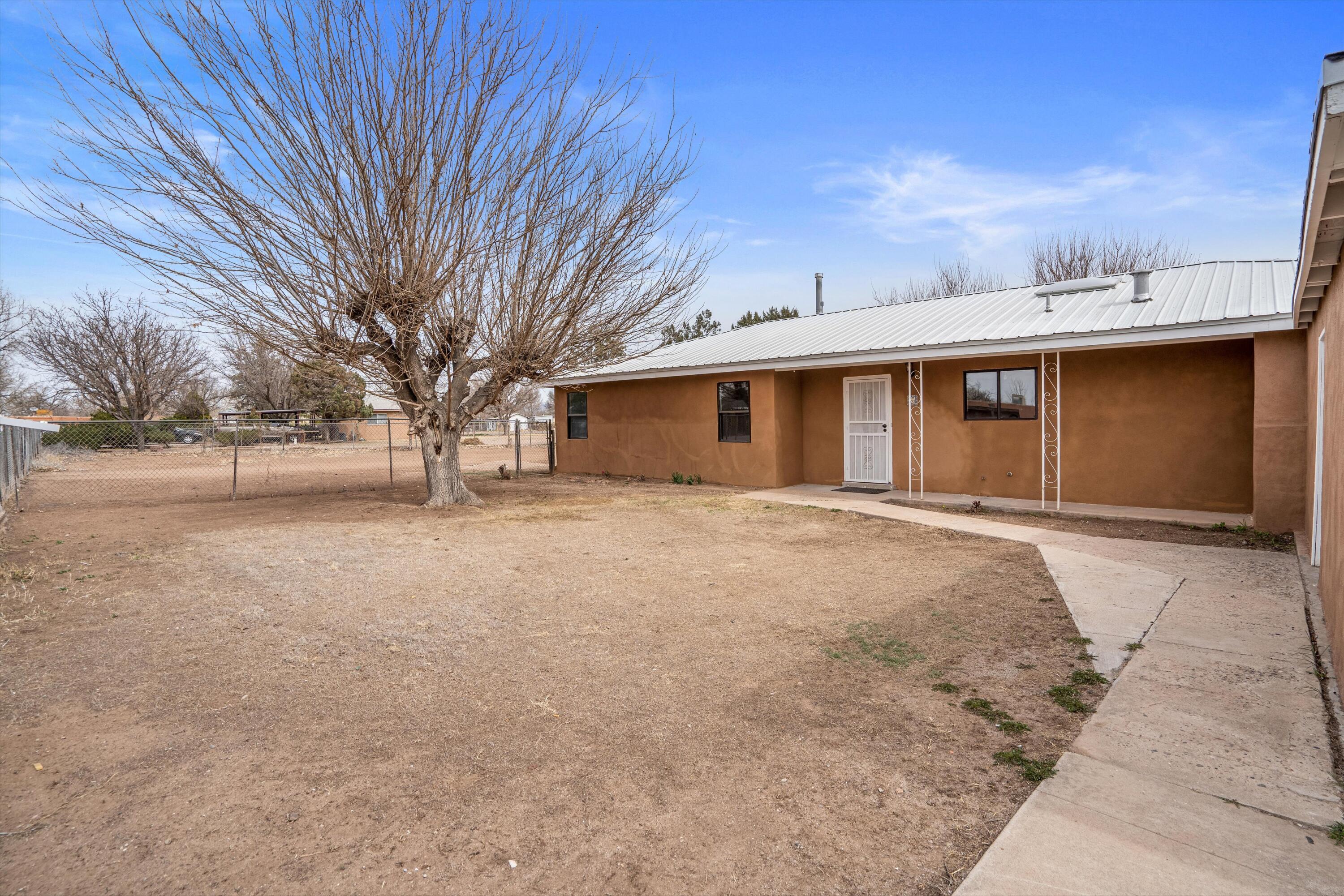 4 Terry Drive, Los Lunas, New Mexico 87031, 4 Bedrooms Bedrooms, ,2 BathroomsBathrooms,Residential,For Sale,4 Terry Drive,1058399