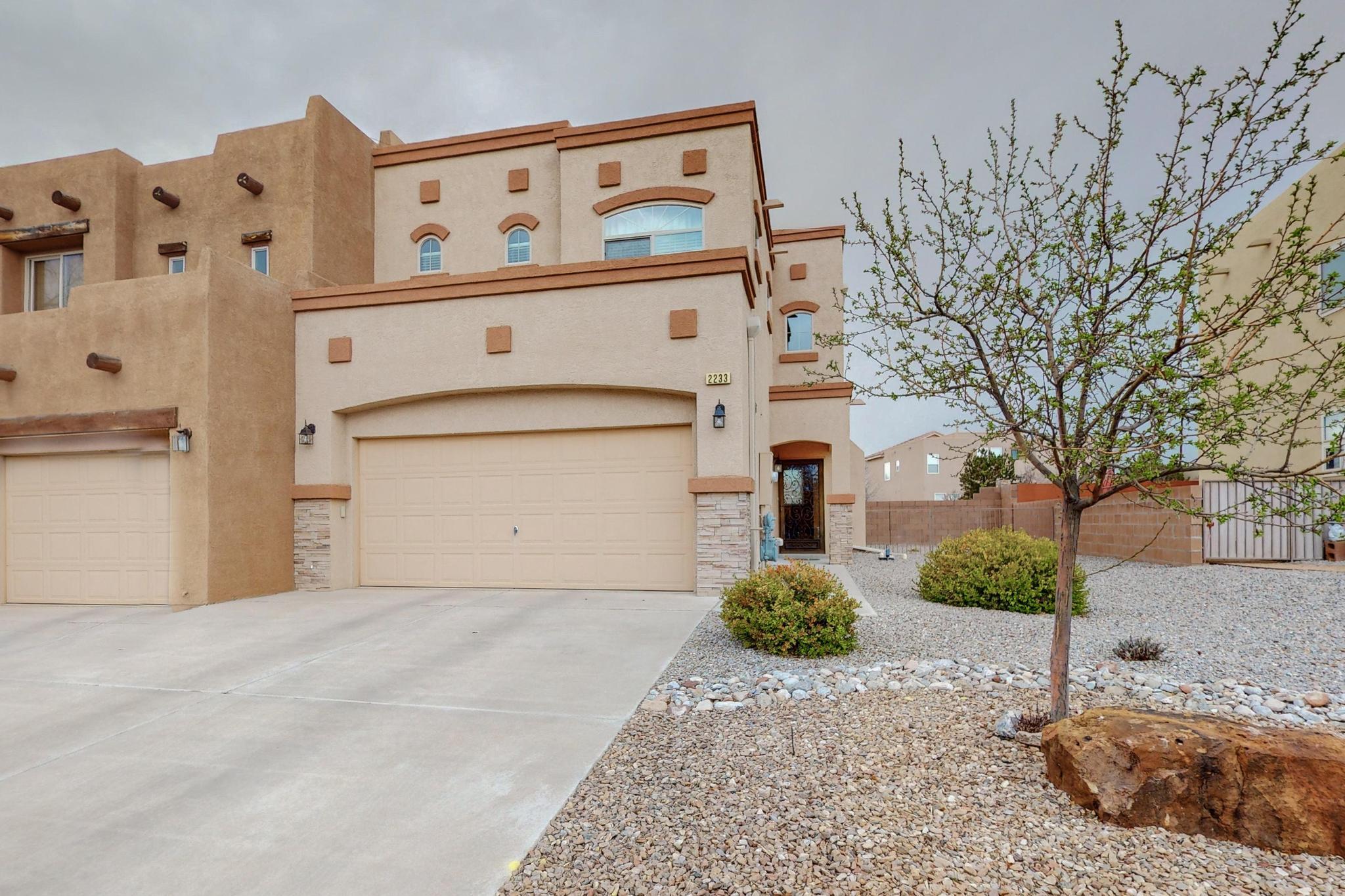 2233 Cortina Loop SE, Rio Rancho, NM 