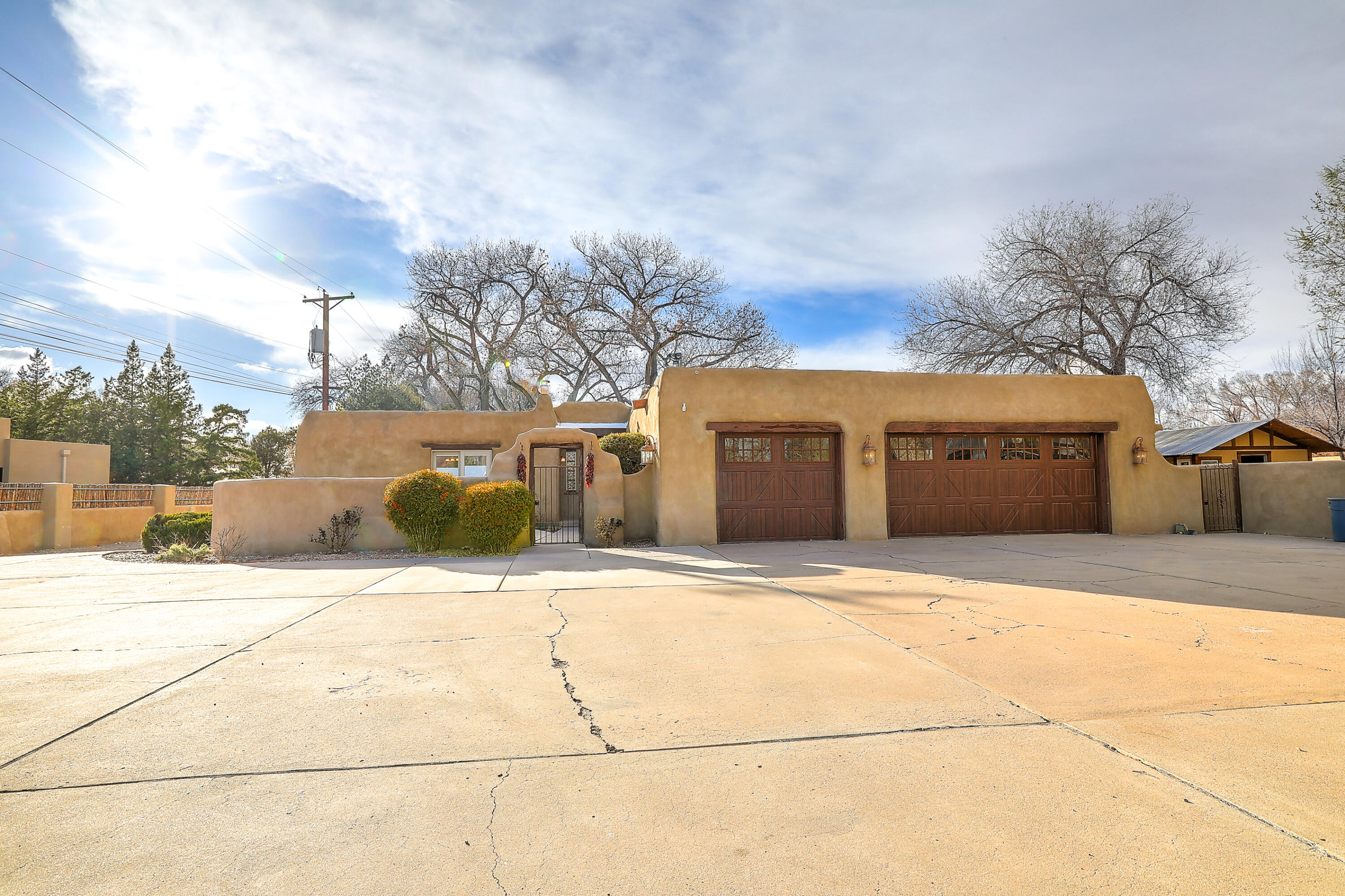 6769 Guadalupe Trail NW, Los Ranchos, NM 