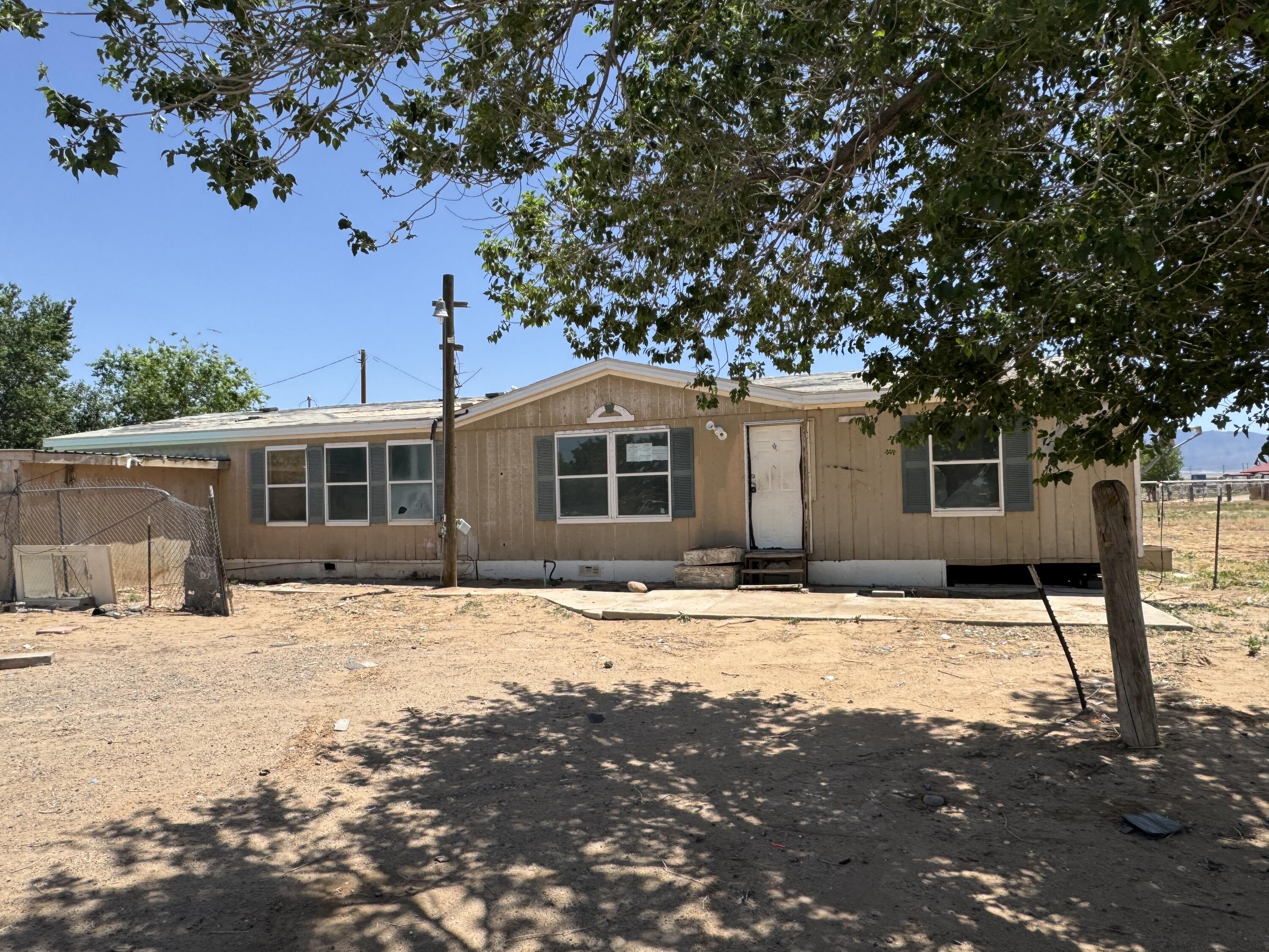 3 Saxon Road, Los Lunas, NM 