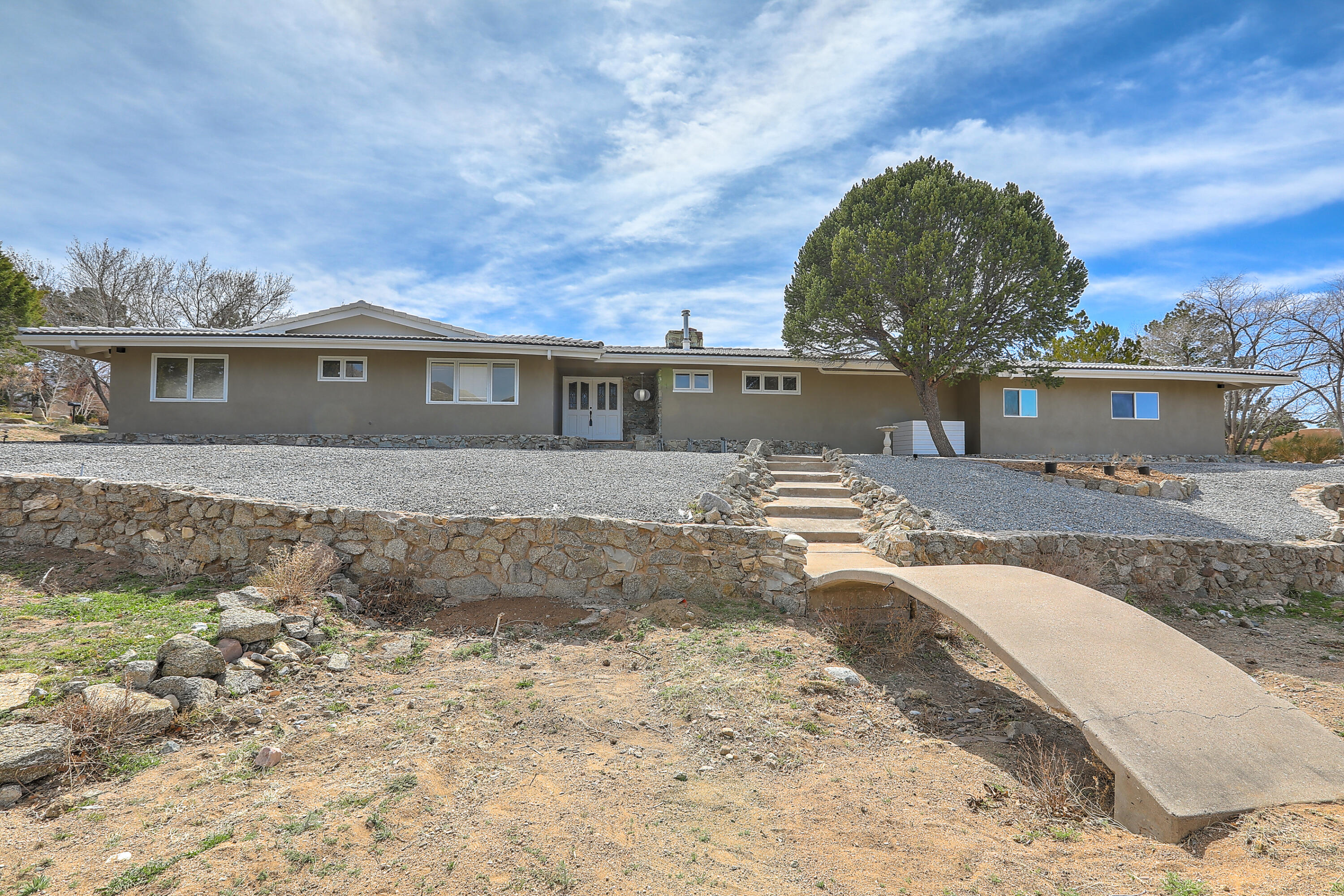 907 Stagecoach Road SE, Albuquerque, New Mexico 87123, 4 Bedrooms Bedrooms, ,3 BathroomsBathrooms,Residential,For Sale,907 Stagecoach Road SE,1058786
