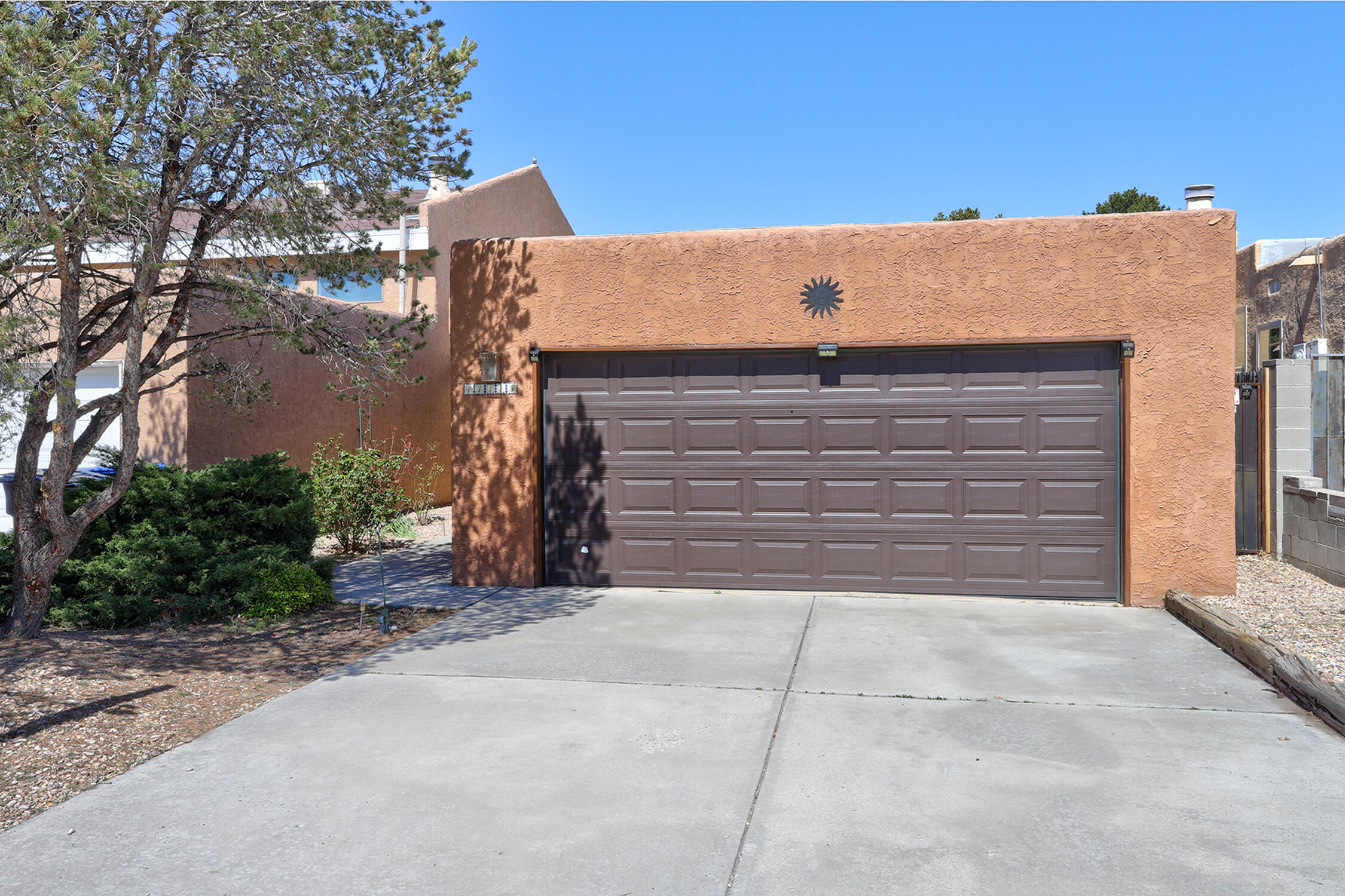 Far NE Heights one story townhome with refrigerated air is ready for you.  Spacious living room with large Kiva fireplace and high ceilings. The kitchen has ample counter space and a gas stove. Private back yard with a side patio for a grill. Zoned heat with the 2 mini split systems, and a central forced air furnace. Home is also ducted for an evaporative cooler.  Blocks from Bear Canyon open space, Oso Grande Park, CNM Montoya campus and Eisenhower middle school. No Home owner's association fees.